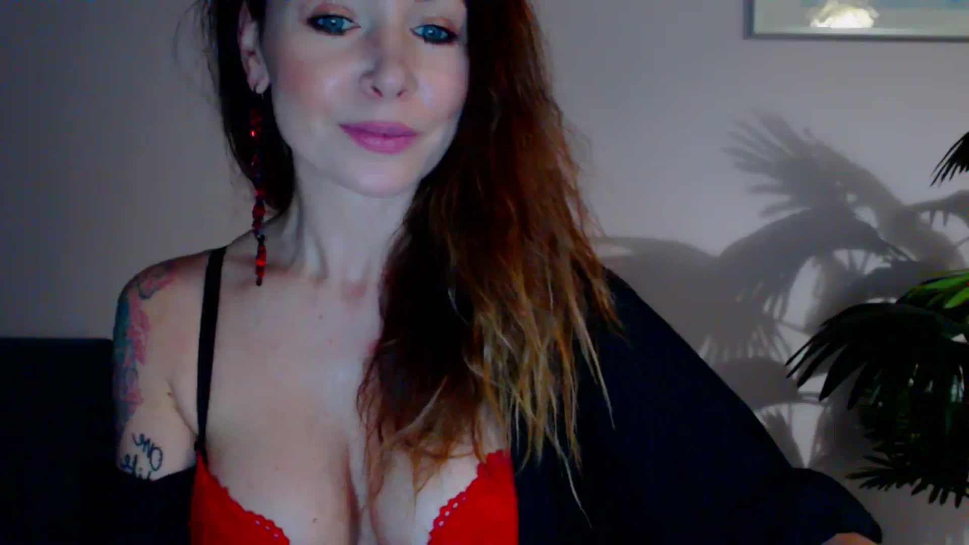 Gallery image thumbnail from Delilah_sweet's myfreecams stream on, 05/08/2024, 17:24 image 16 of 20