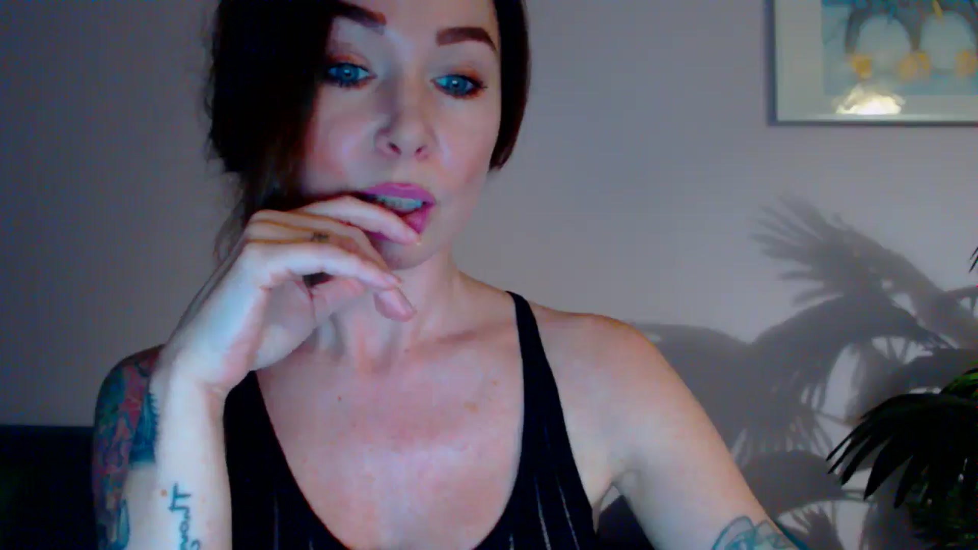 Gallery image thumbnail from Delilah_sweet's myfreecams stream on, 05/20/2024, 16:32 image 17 of 20