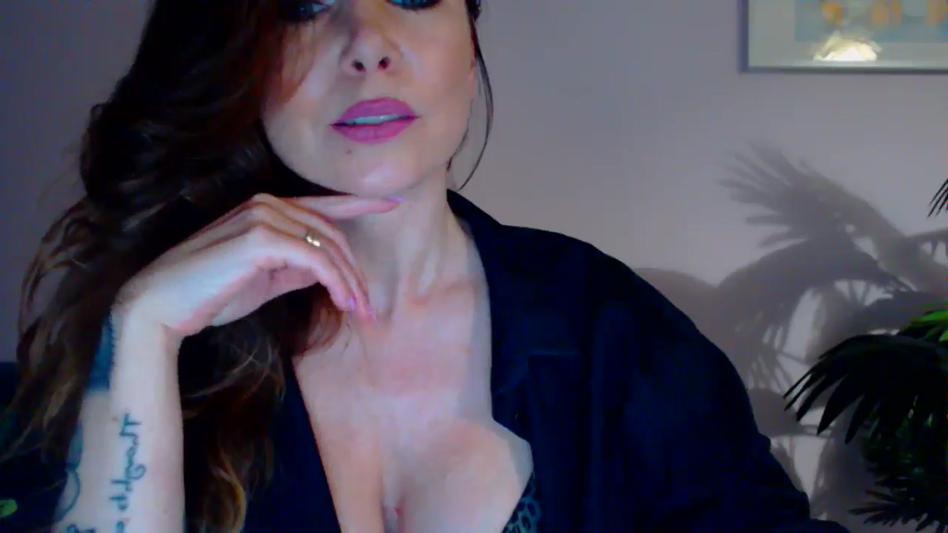 Gallery image thumbnail from Delilah_sweet's myfreecams stream on, 05/23/2024, 13:12 image 13 of 20