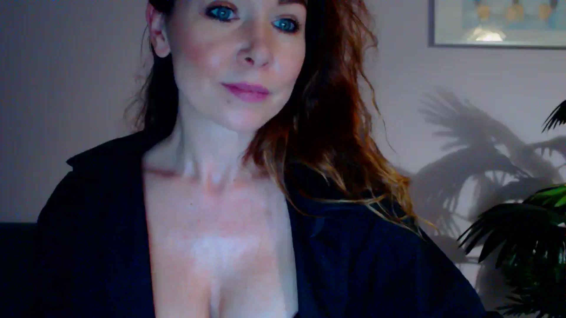 Gallery image thumbnail from Delilah_sweet's myfreecams stream on, 05/27/2024, 16:05 image 16 of 20