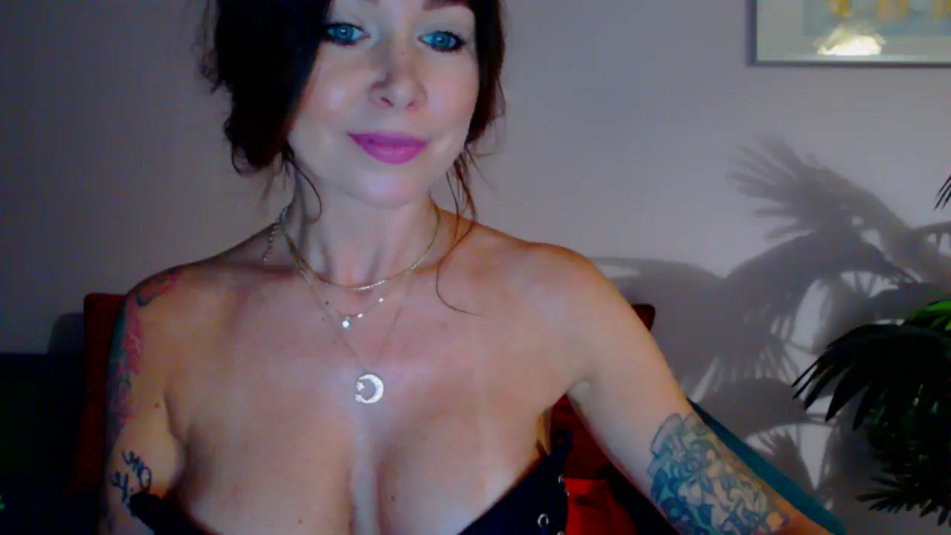 Gallery image thumbnail from Delilah_sweet's myfreecams stream on, 06/19/2024, 15:28 image 19 of 20