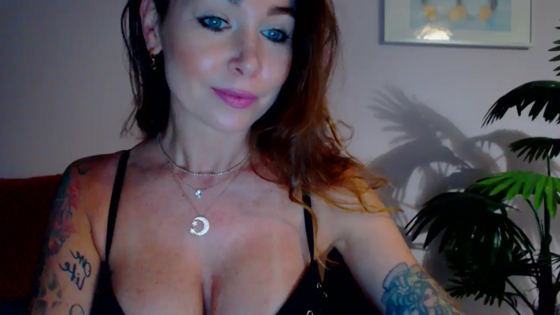 Gallery image thumbnail from Delilah_sweet's myfreecams stream on, 06/19/2024, 17:23 image 6 of 20