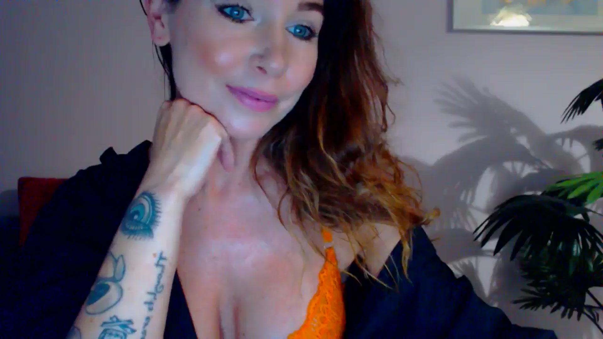 Gallery image thumbnail from Delilah_sweet's myfreecams stream on, 06/20/2024, 13:49 image 15 of 20