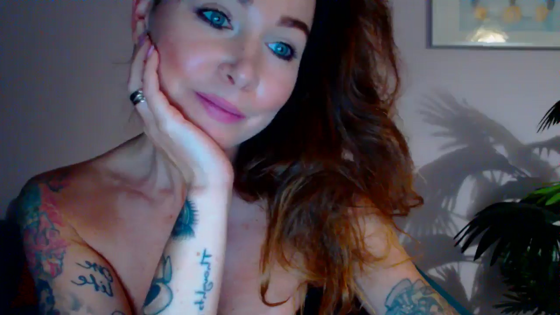Gallery image thumbnail from Delilah_sweet's myfreecams stream on, 06/24/2024, 17:05 image 9 of 20