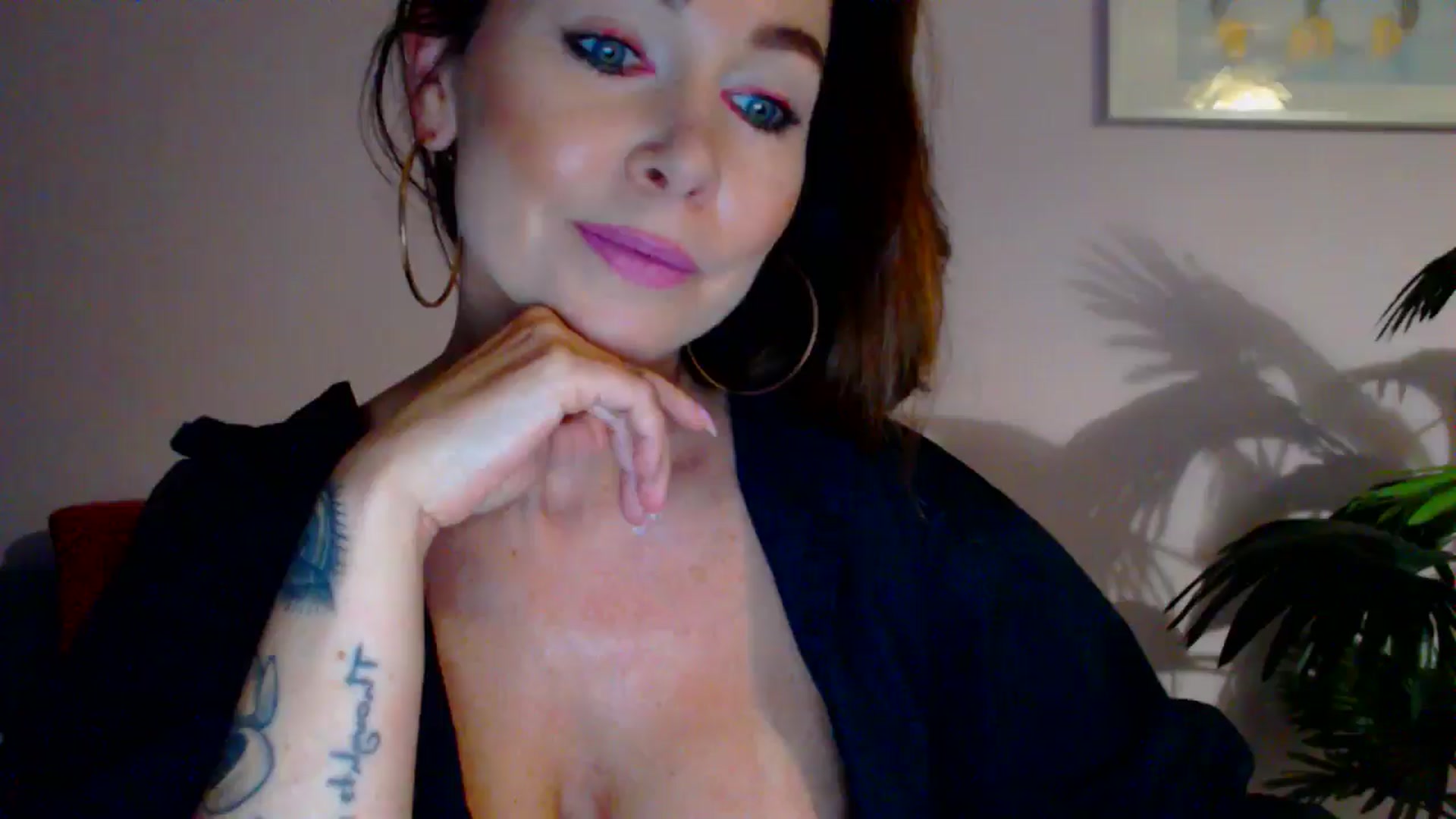 Gallery image thumbnail from Delilah_sweet's myfreecams stream on, 07/03/2024, 17:13 image 3 of 20