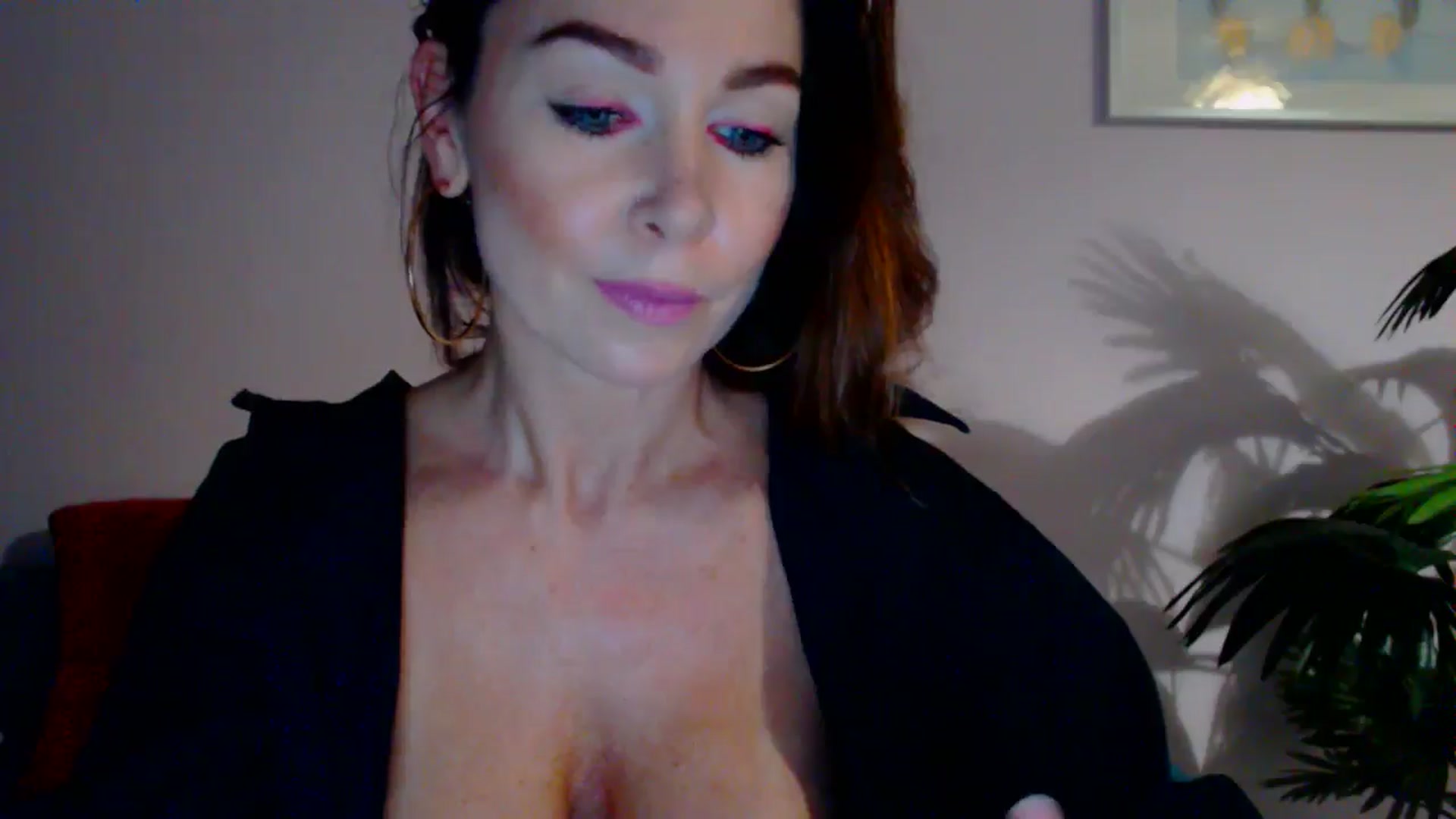 Gallery image thumbnail from Delilah_sweet's myfreecams stream on, 07/03/2024, 17:13 image 7 of 20