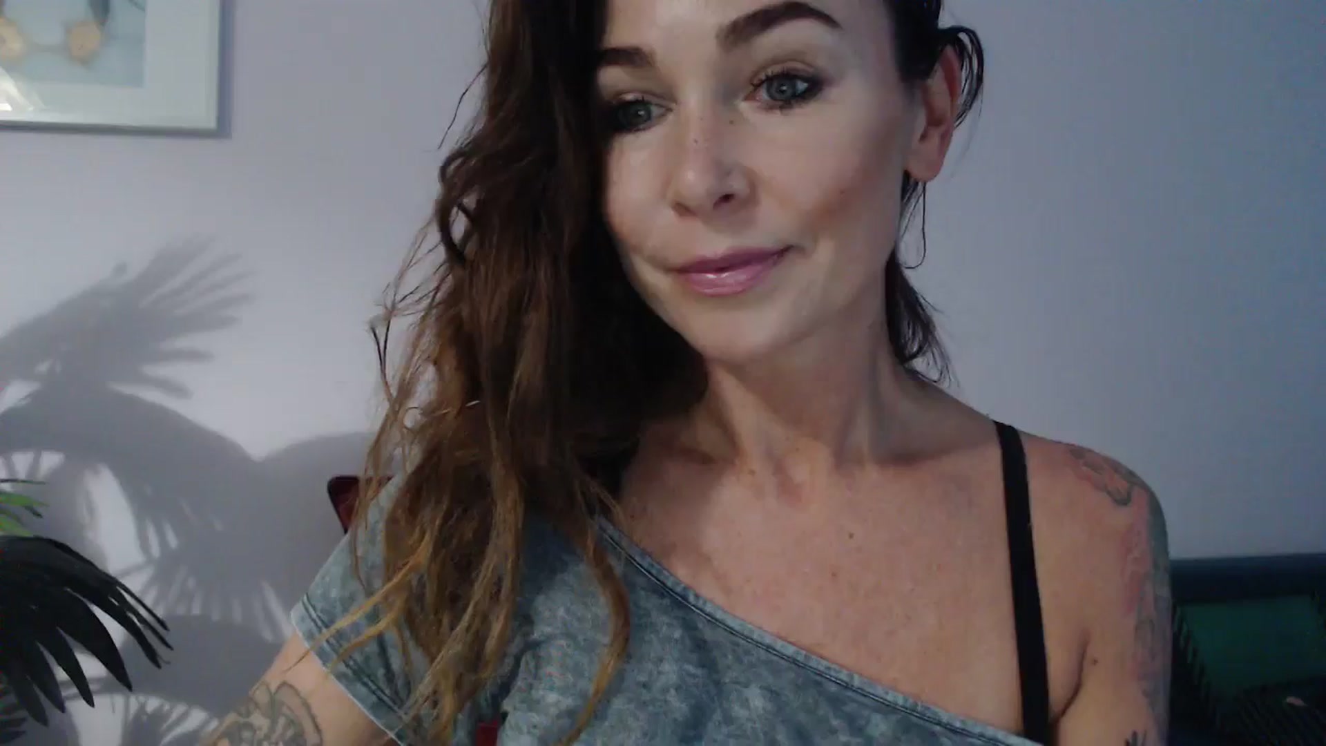 Gallery image thumbnail from Delilah_sweet's myfreecams stream on, 08/14/2024, 17:45 image 5 of 20