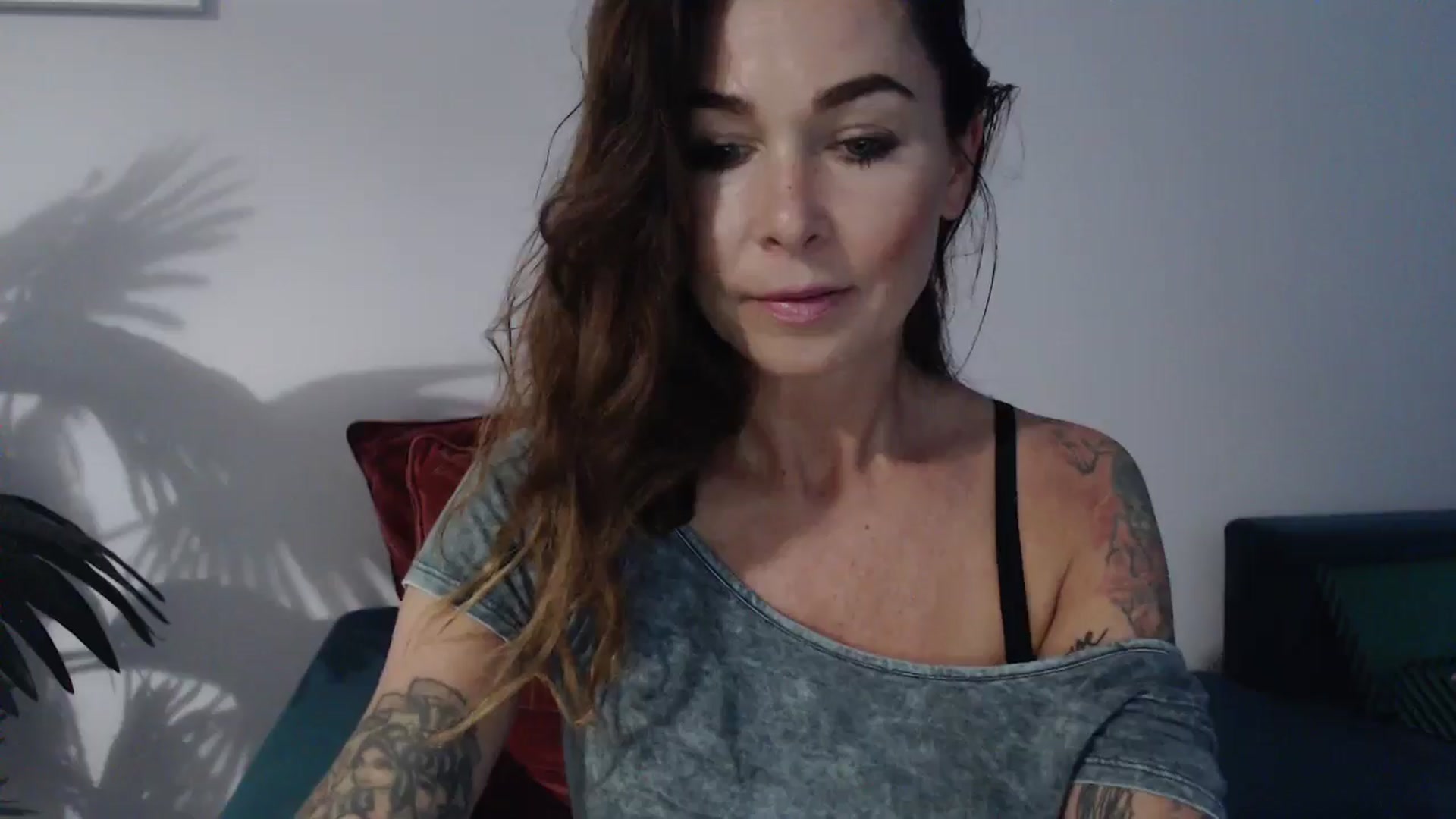 Gallery image thumbnail from Delilah_sweet's myfreecams stream on, 08/14/2024, 17:45 image 12 of 20