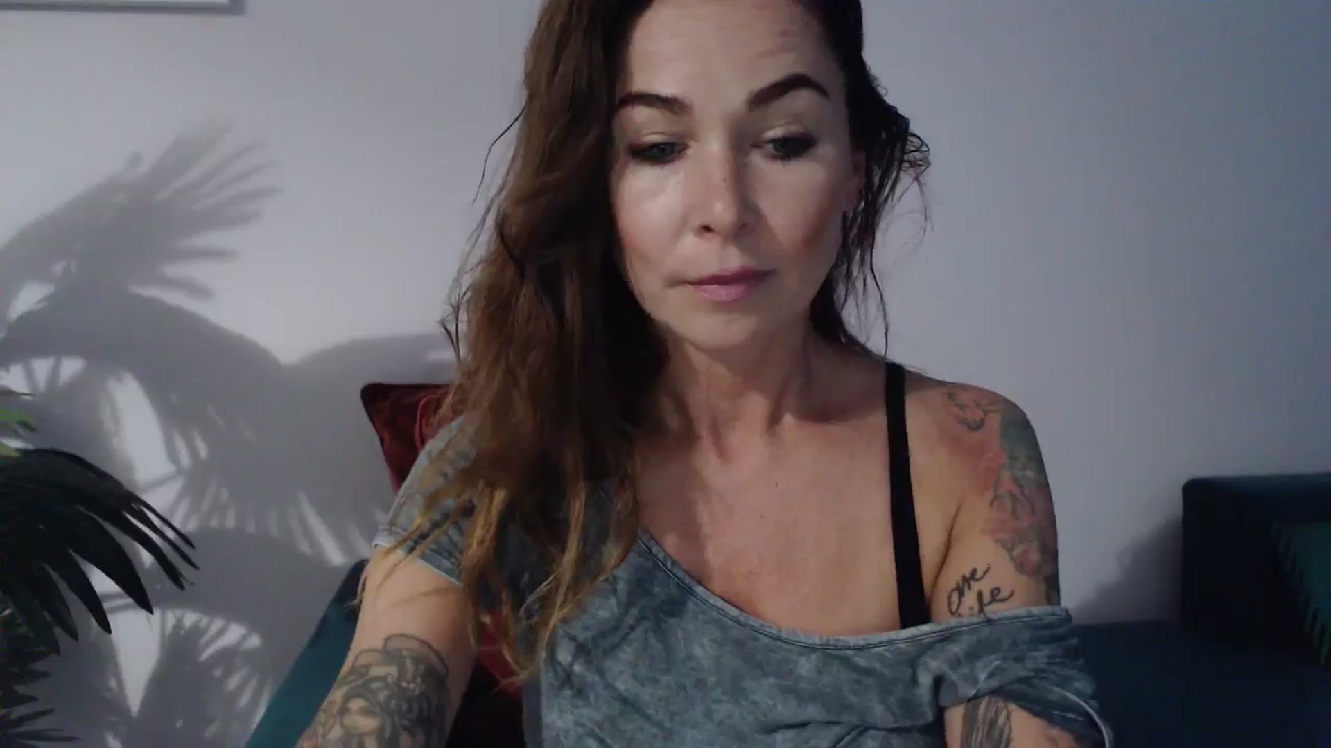 Gallery image thumbnail from Delilah_sweet's myfreecams stream on, 08/14/2024, 17:45 image 16 of 20