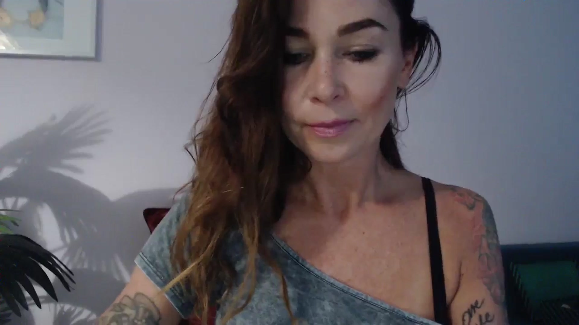 Gallery image thumbnail from Delilah_sweet's myfreecams stream on, 08/14/2024, 17:45 image 6 of 20