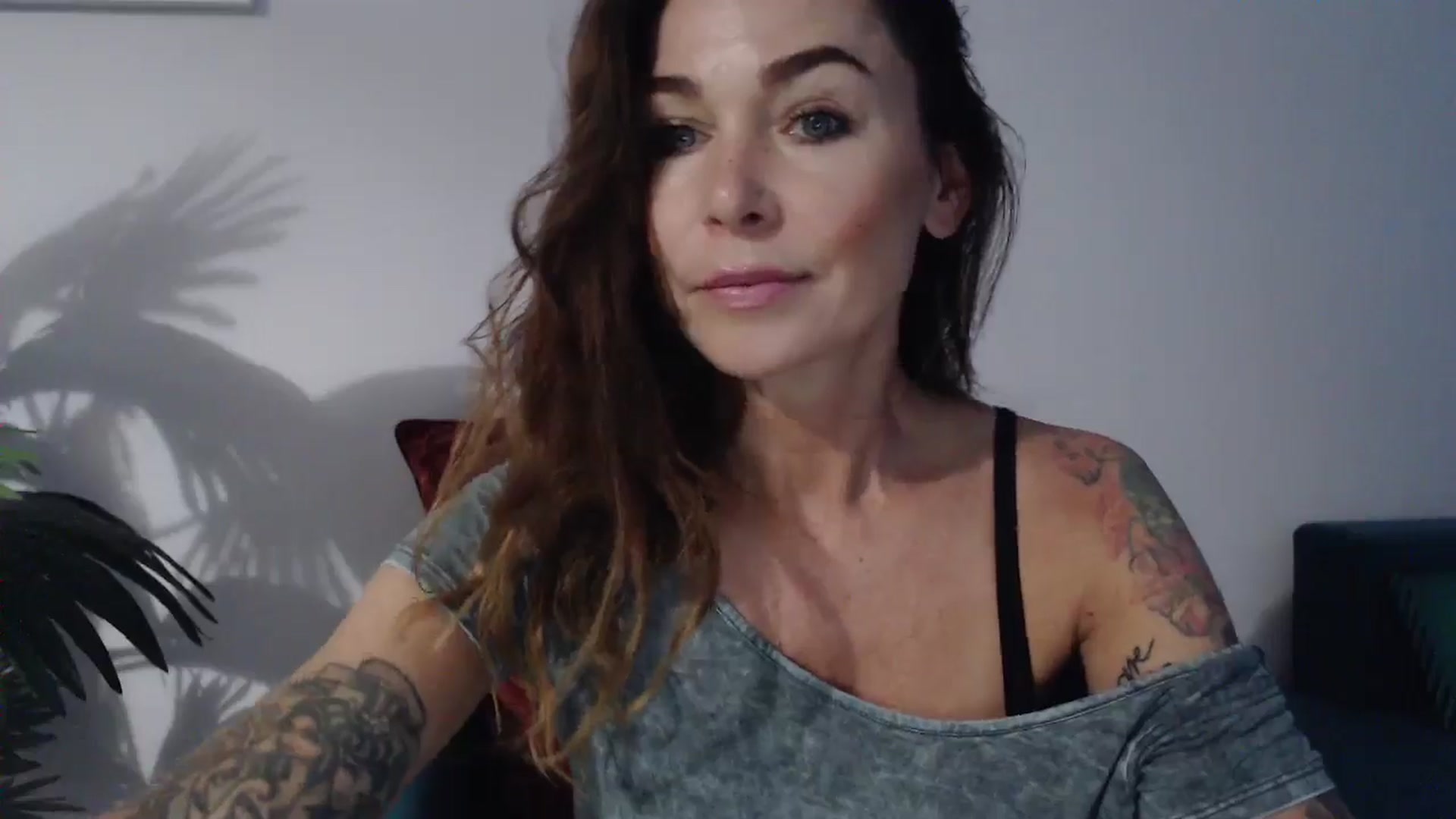 Gallery image thumbnail from Delilah_sweet's myfreecams stream on, 08/14/2024, 17:45 image 14 of 20