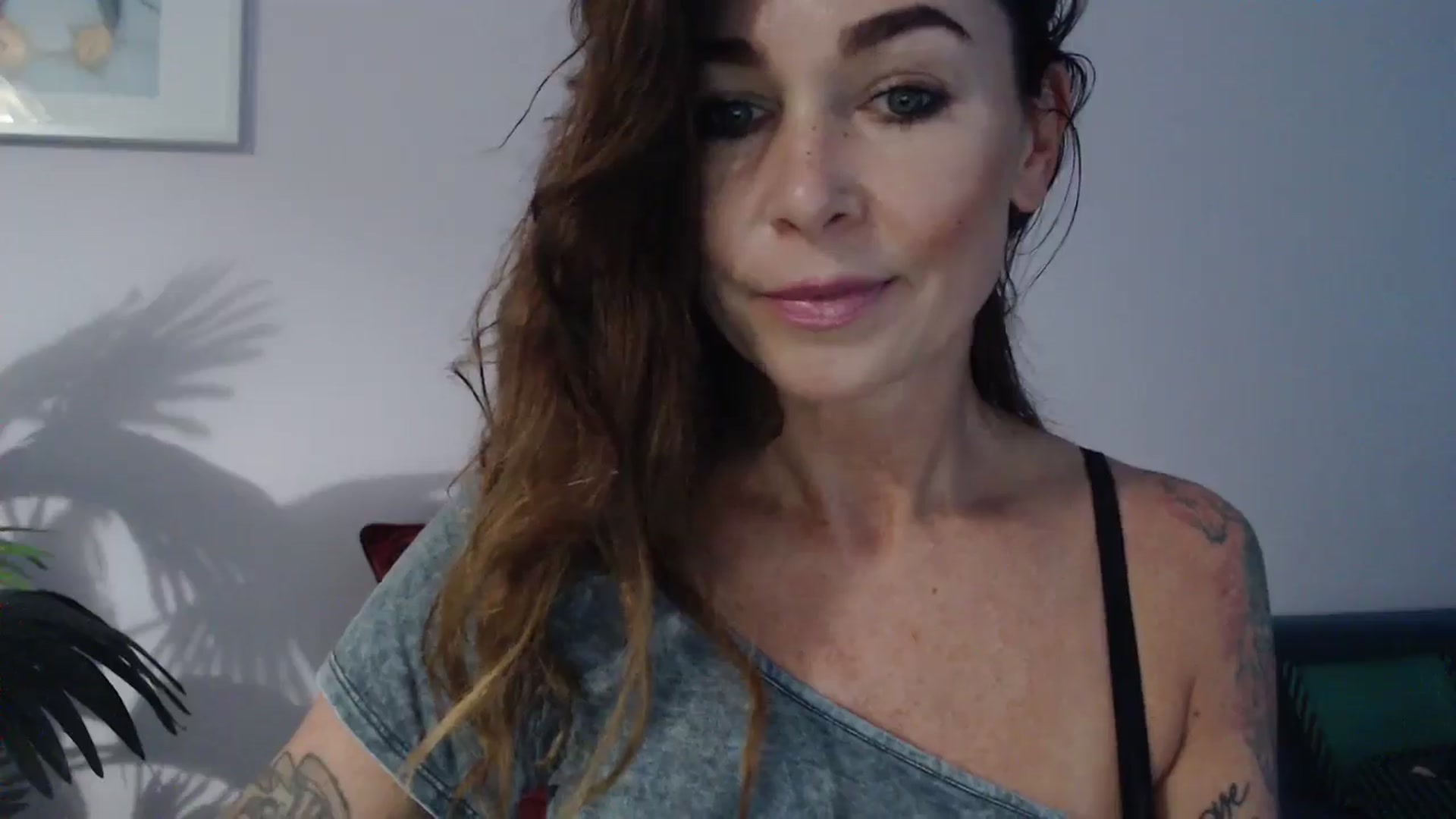 Gallery image thumbnail from Delilah_sweet's myfreecams stream on, 08/14/2024, 17:45 image 7 of 20