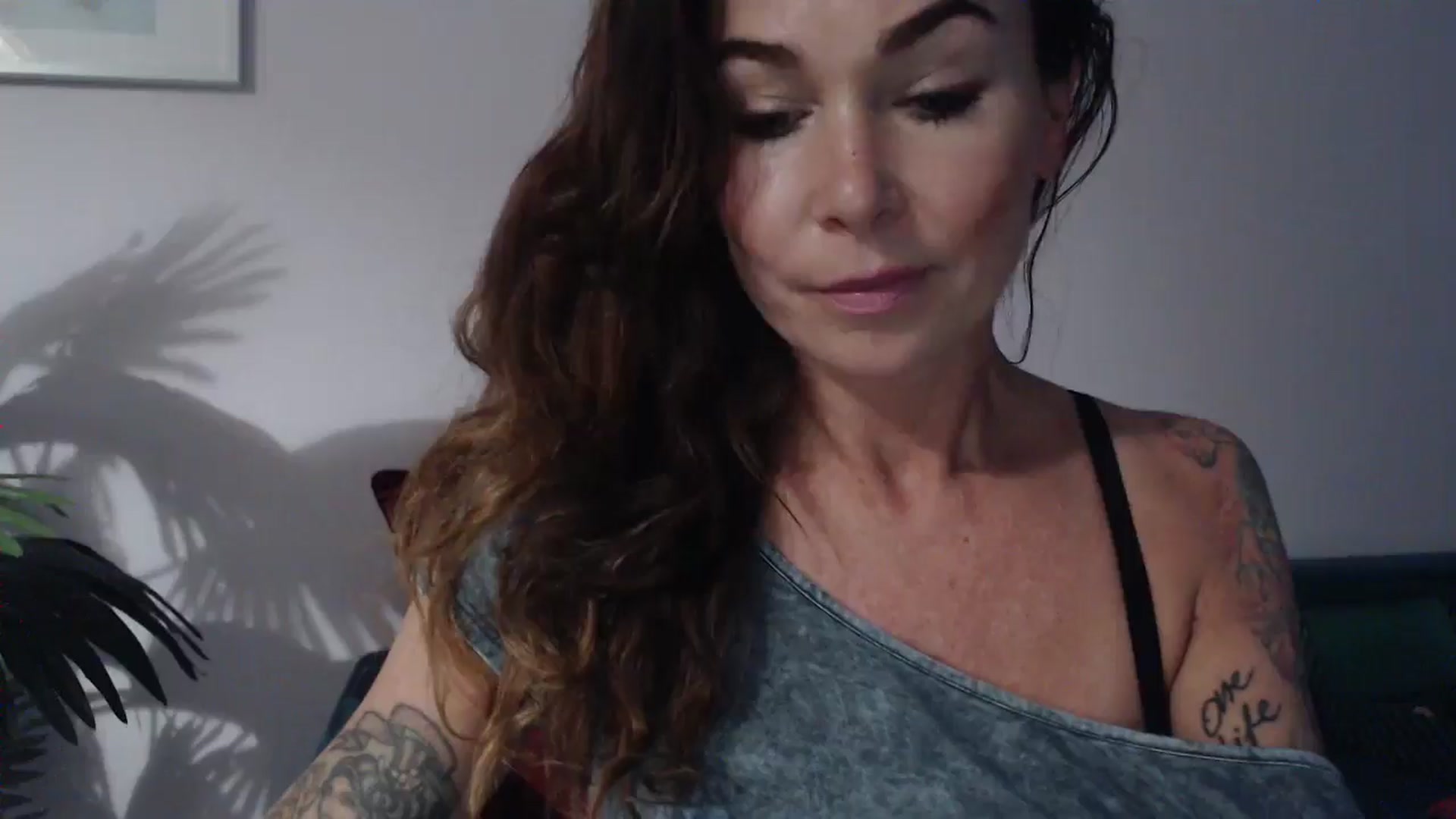 Gallery image thumbnail from Delilah_sweet's myfreecams stream on, 08/14/2024, 18:10 image 13 of 20
