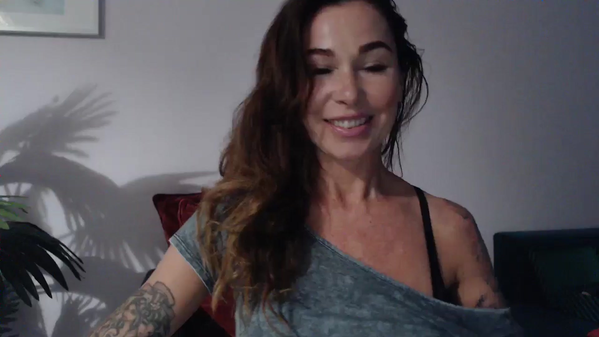 Gallery image thumbnail from Delilah_sweet's myfreecams stream on, 08/14/2024, 18:10 image 16 of 20