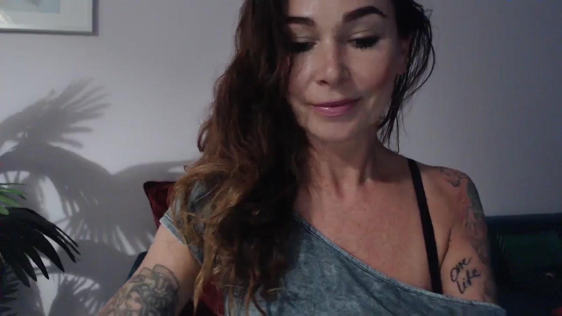 Gallery image thumbnail from Delilah_sweet's myfreecams stream on, 08/14/2024, 18:10 image 15 of 20