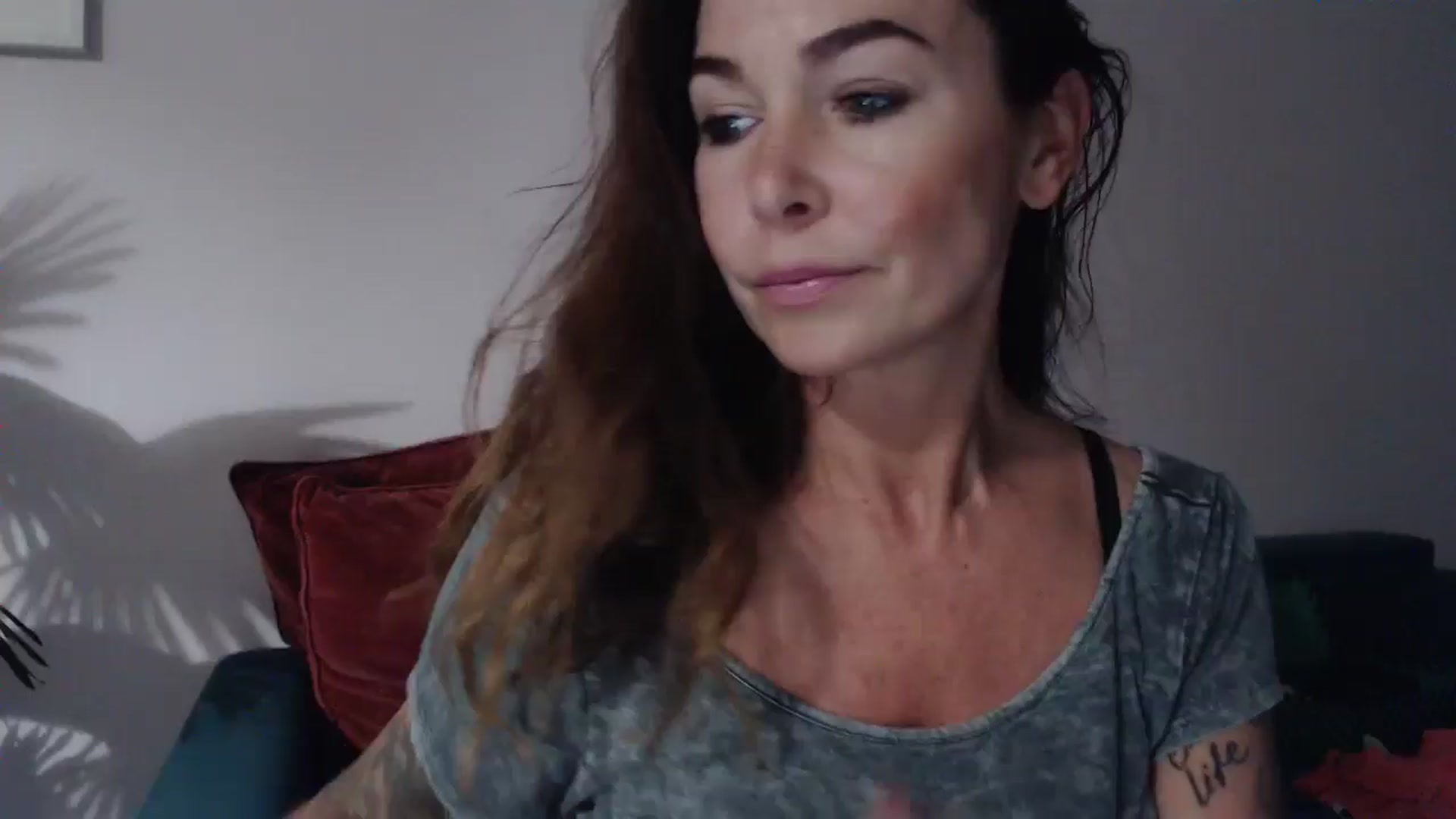 Gallery image thumbnail from Delilah_sweet's myfreecams stream on, 08/14/2024, 18:46 image 8 of 20