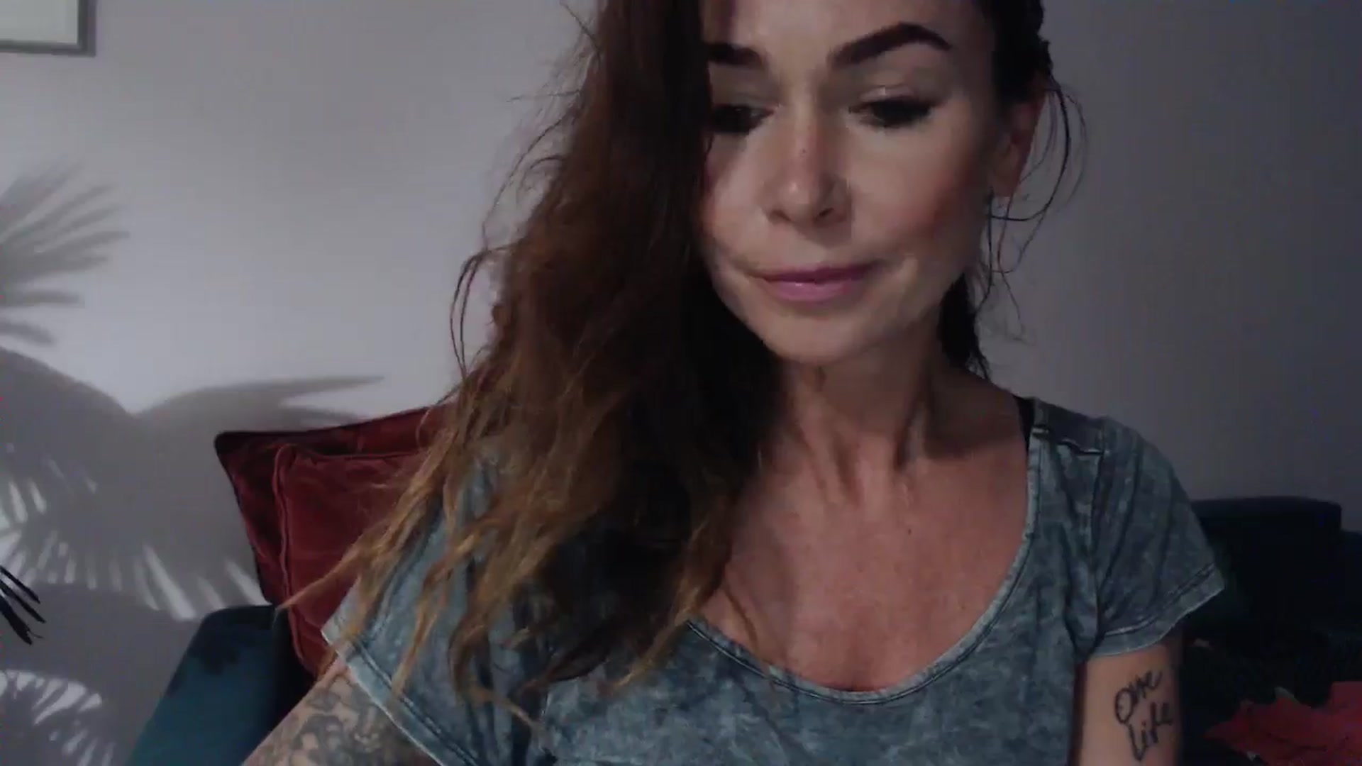 Gallery image thumbnail from Delilah_sweet's myfreecams stream on, 08/14/2024, 18:46 image 11 of 20