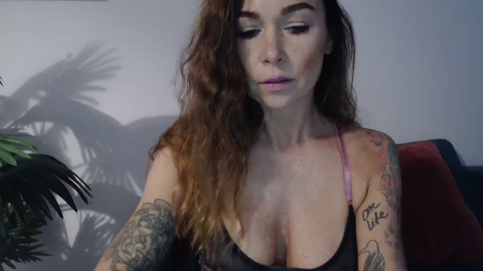 Gallery image thumbnail from Delilah_sweet's myfreecams stream on, 09/19/2024, 14:21 image 16 of 20