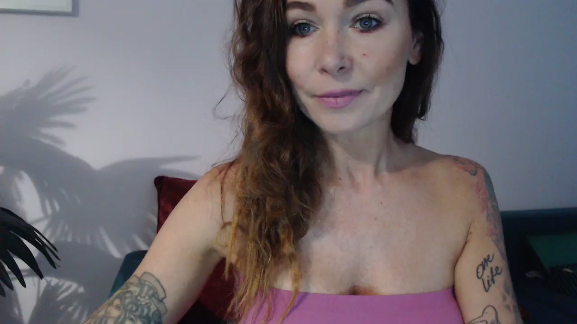 Gallery image thumbnail from Delilah_sweet's myfreecams stream on, 09/23/2024, 16:00 image 4 of 20
