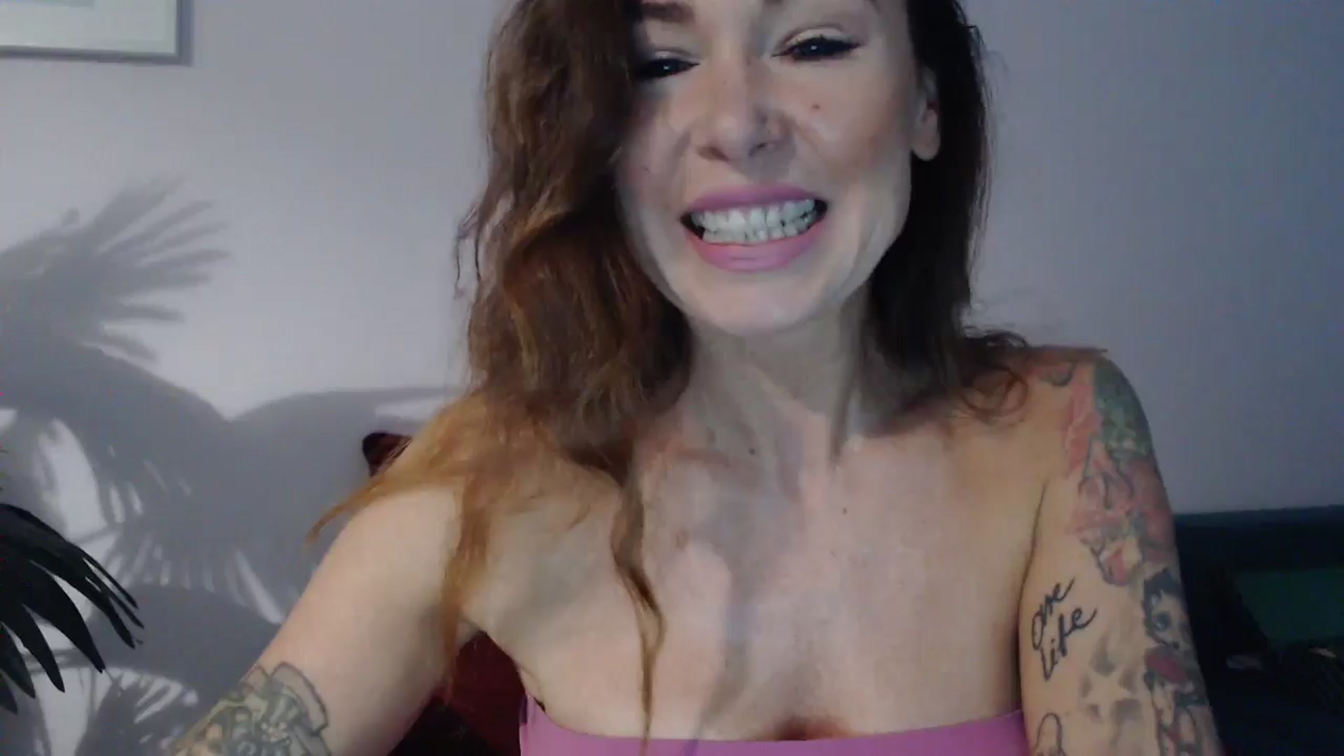 Gallery image thumbnail from Delilah_sweet's myfreecams stream on, 09/23/2024, 16:00 image 19 of 20