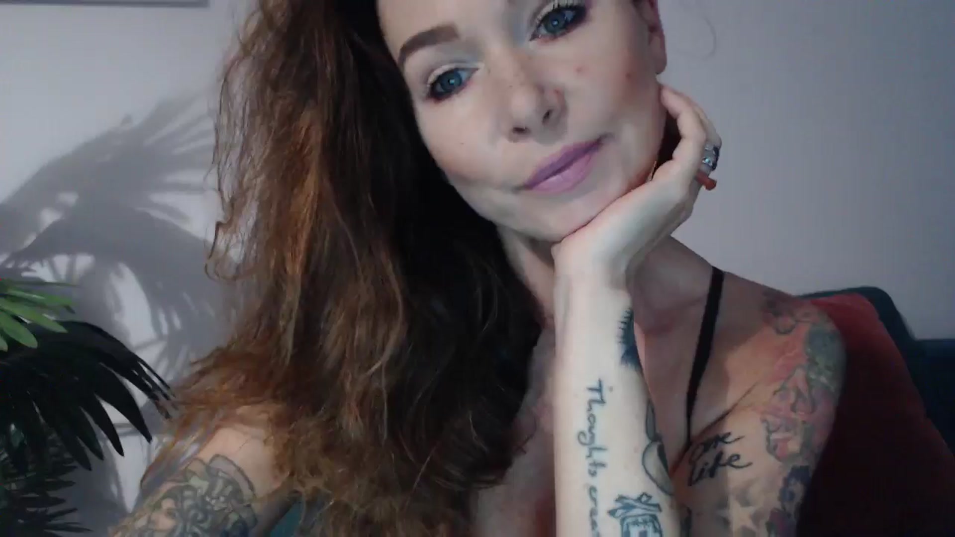 Gallery image thumbnail from Delilah_sweet's myfreecams stream on, 09/25/2024, 15:48 image 7 of 20