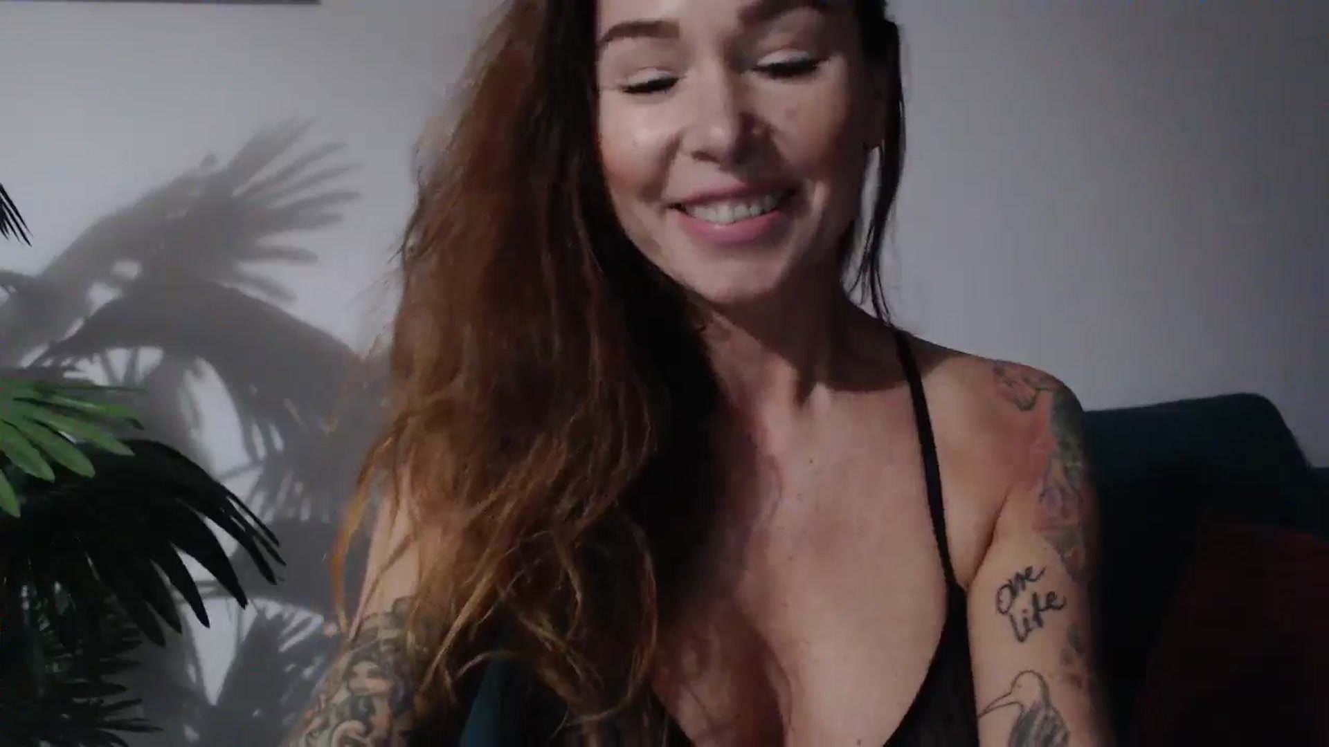 Gallery image thumbnail from Delilah_sweet's myfreecams stream on, 09/25/2024, 17:42 image 6 of 20