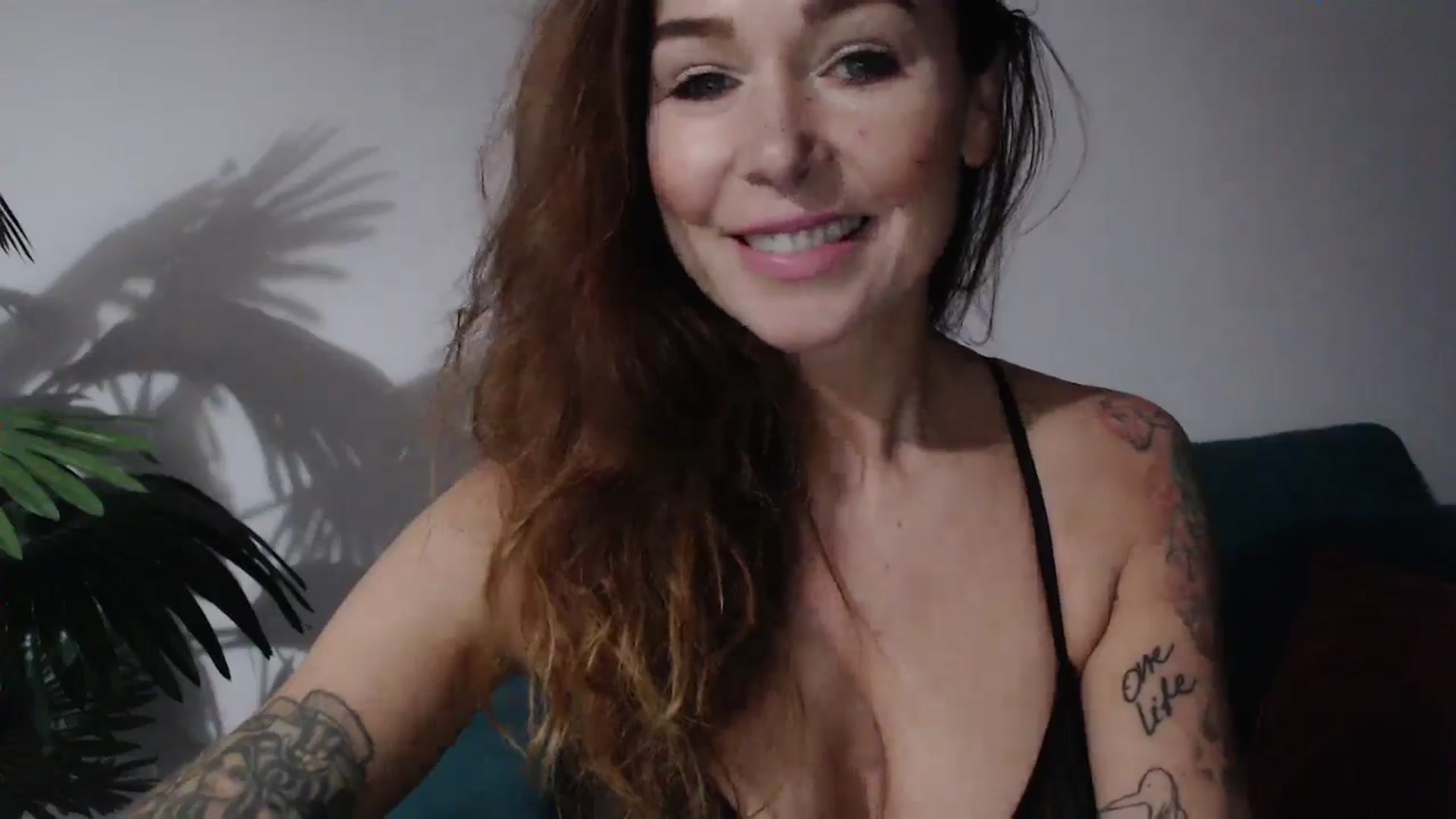 Gallery image thumbnail from Delilah_sweet's myfreecams stream on, 09/25/2024, 17:42 image 18 of 20