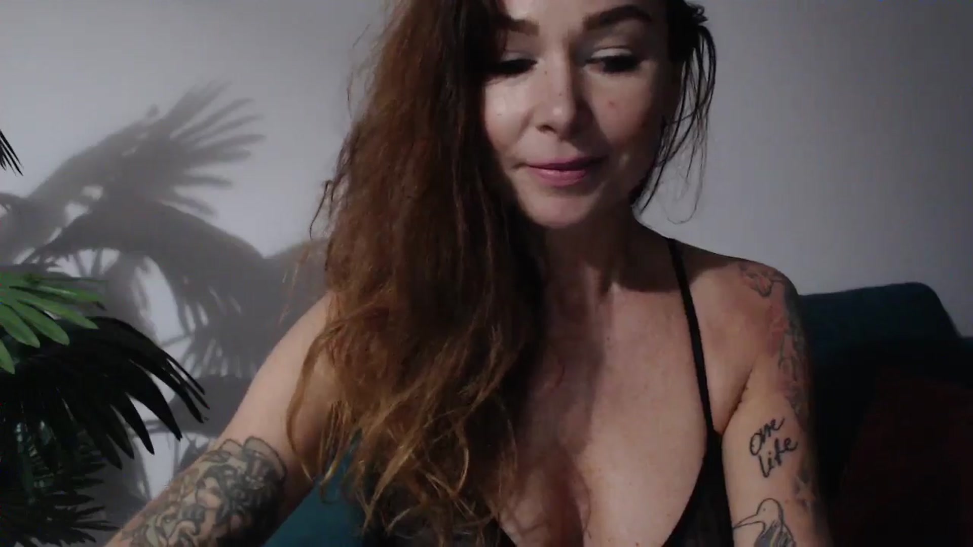 Gallery image thumbnail from Delilah_sweet's myfreecams stream on, 09/25/2024, 17:42 image 11 of 20