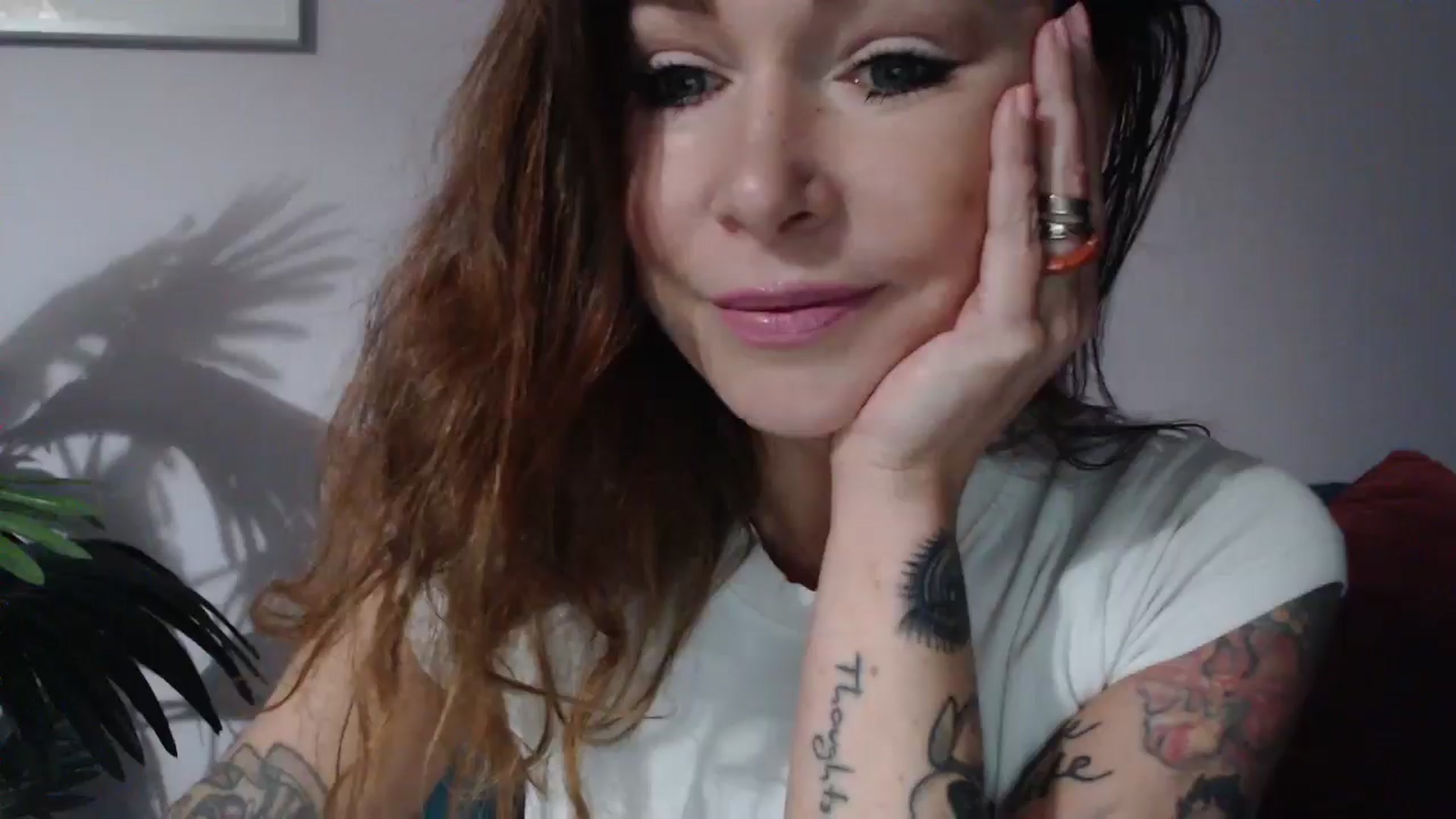 Gallery image thumbnail from Delilah_sweet's myfreecams stream on, 10/02/2024, 17:36 image 14 of 20
