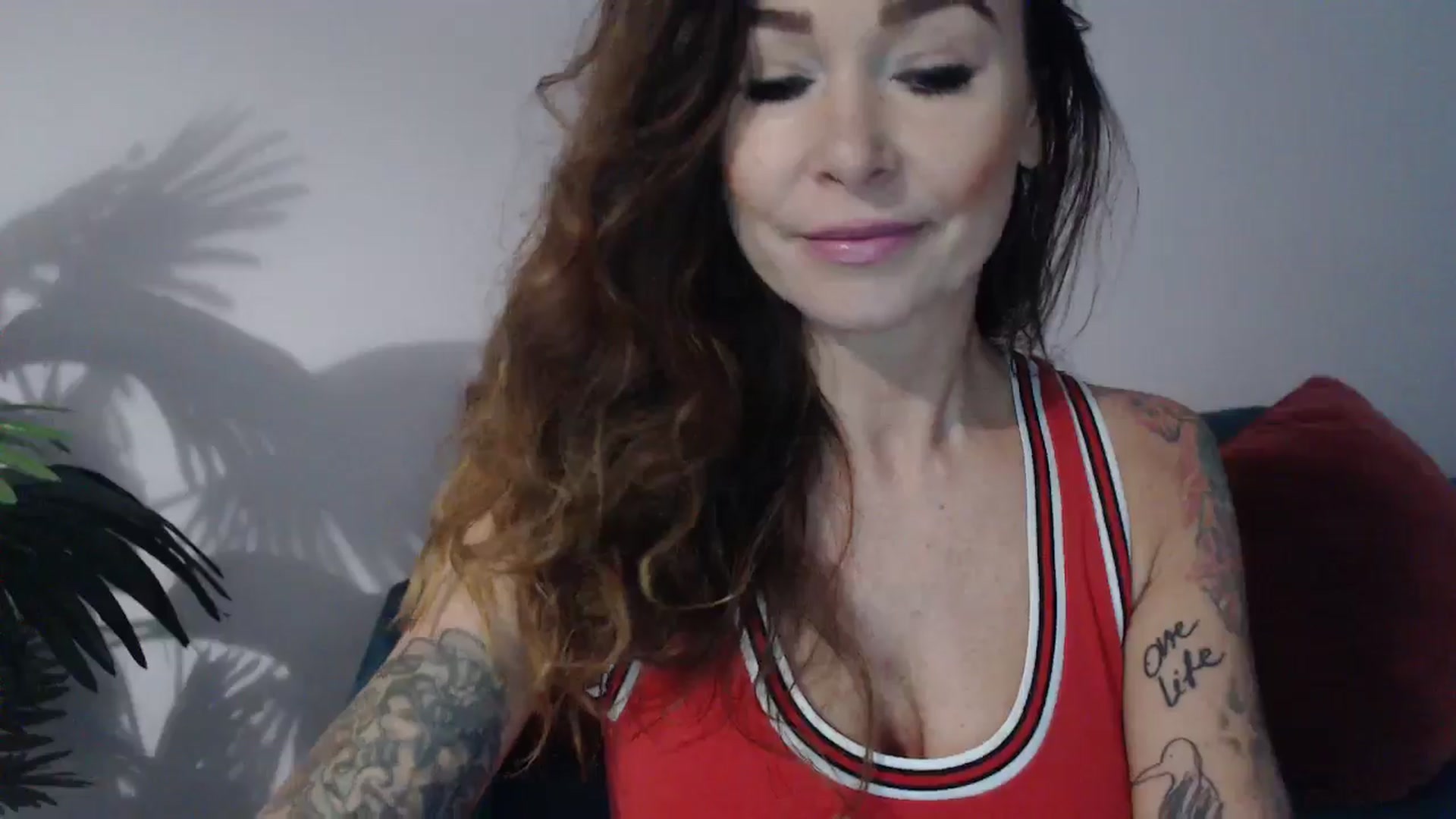 Gallery image thumbnail from Delilah_sweet's myfreecams stream on, 10/03/2024, 14:11 image 10 of 20