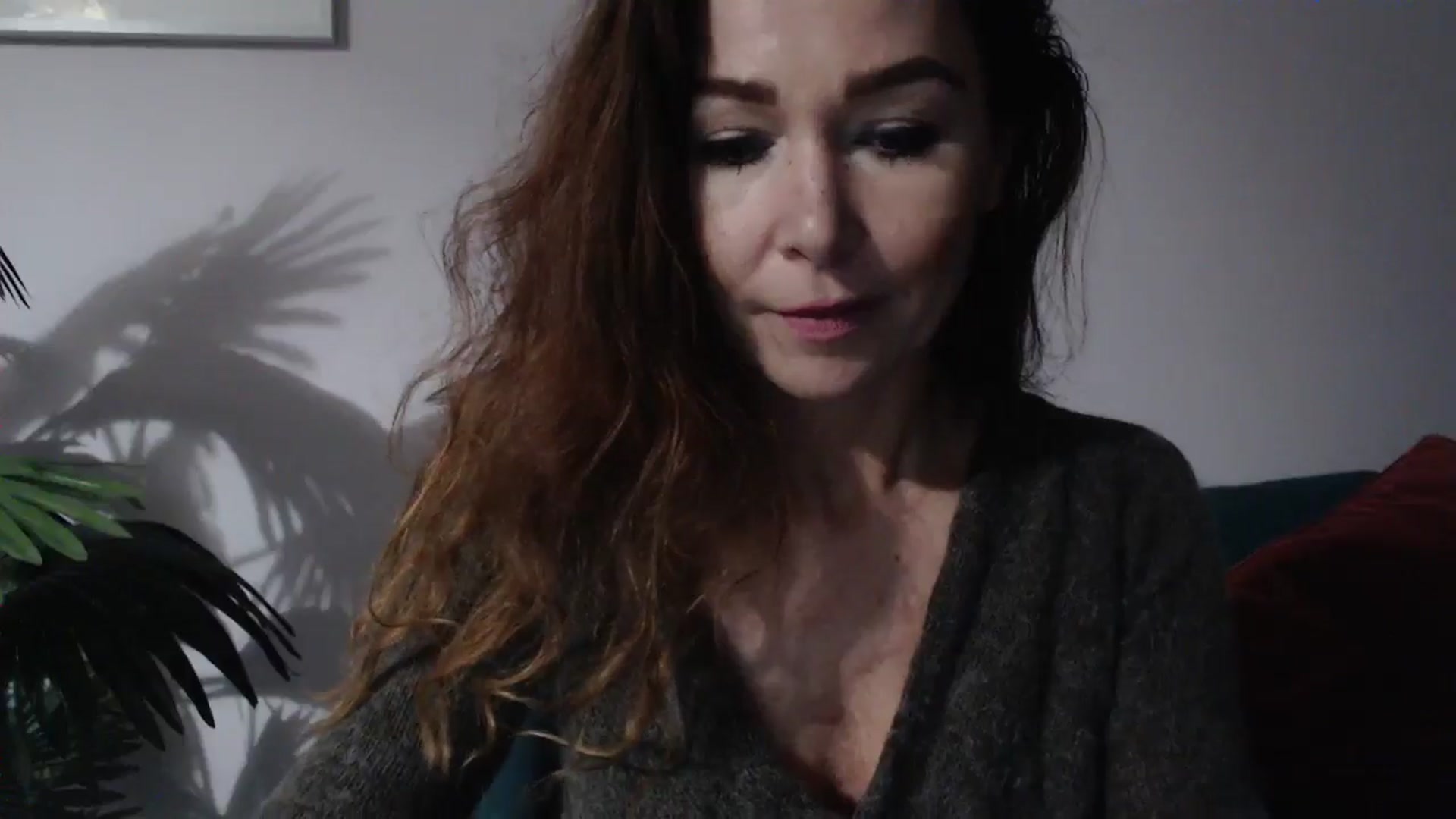 Gallery image thumbnail from Delilah_sweet's myfreecams stream on, 10/03/2024, 17:33 image 11 of 20