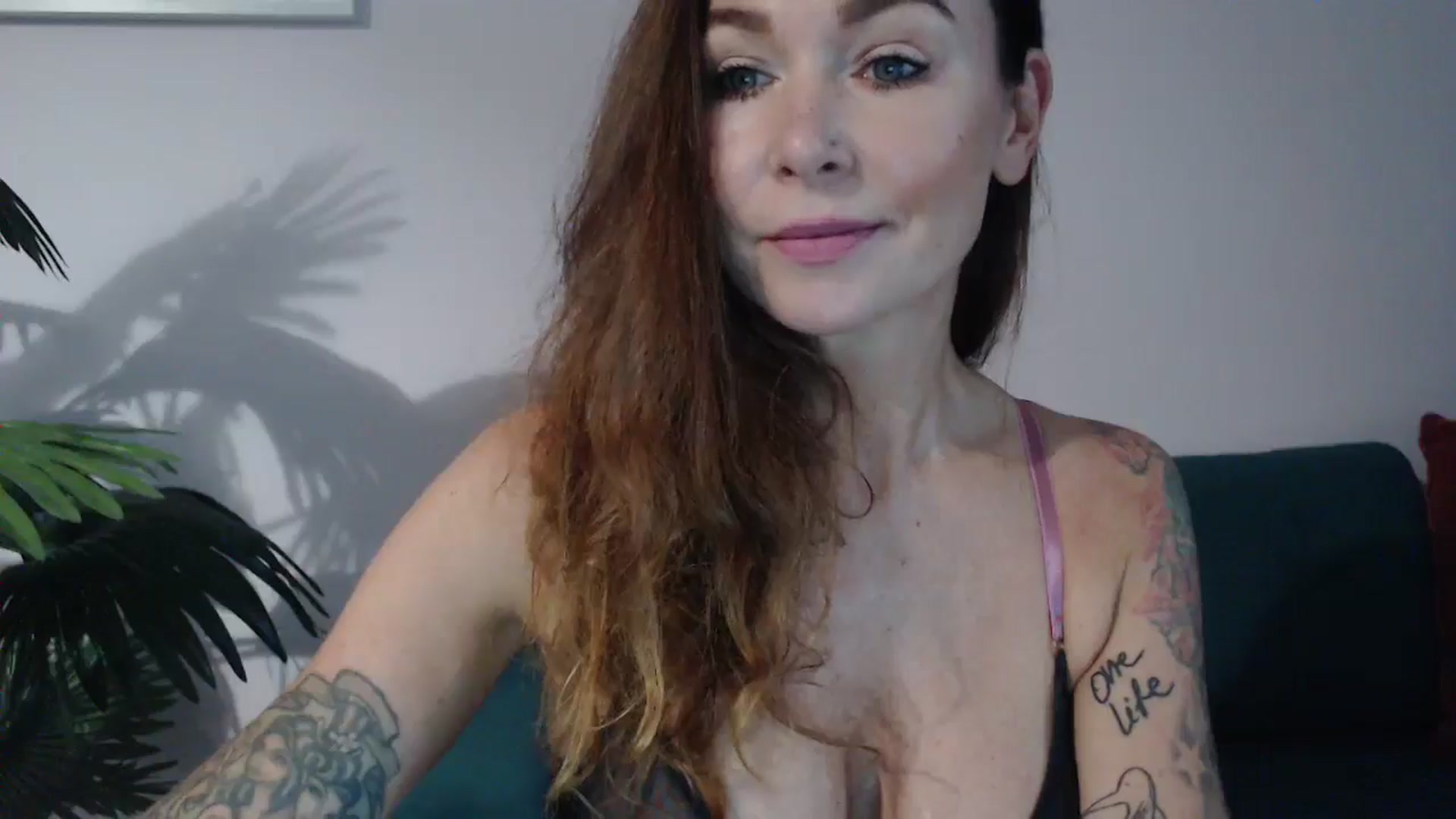 Gallery image thumbnail from Delilah_sweet's myfreecams stream on, 10/10/2024, 14:58 image 14 of 20