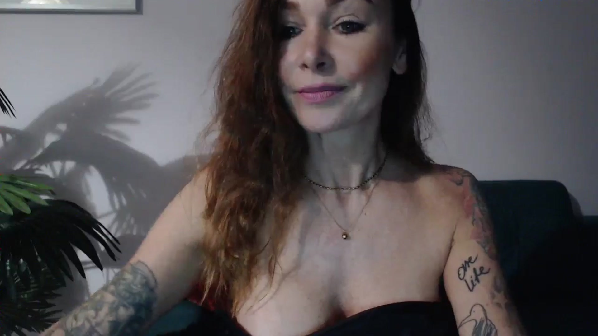 Gallery image thumbnail from Delilah_sweet's myfreecams stream on, 10/17/2024, 15:49 image 16 of 20