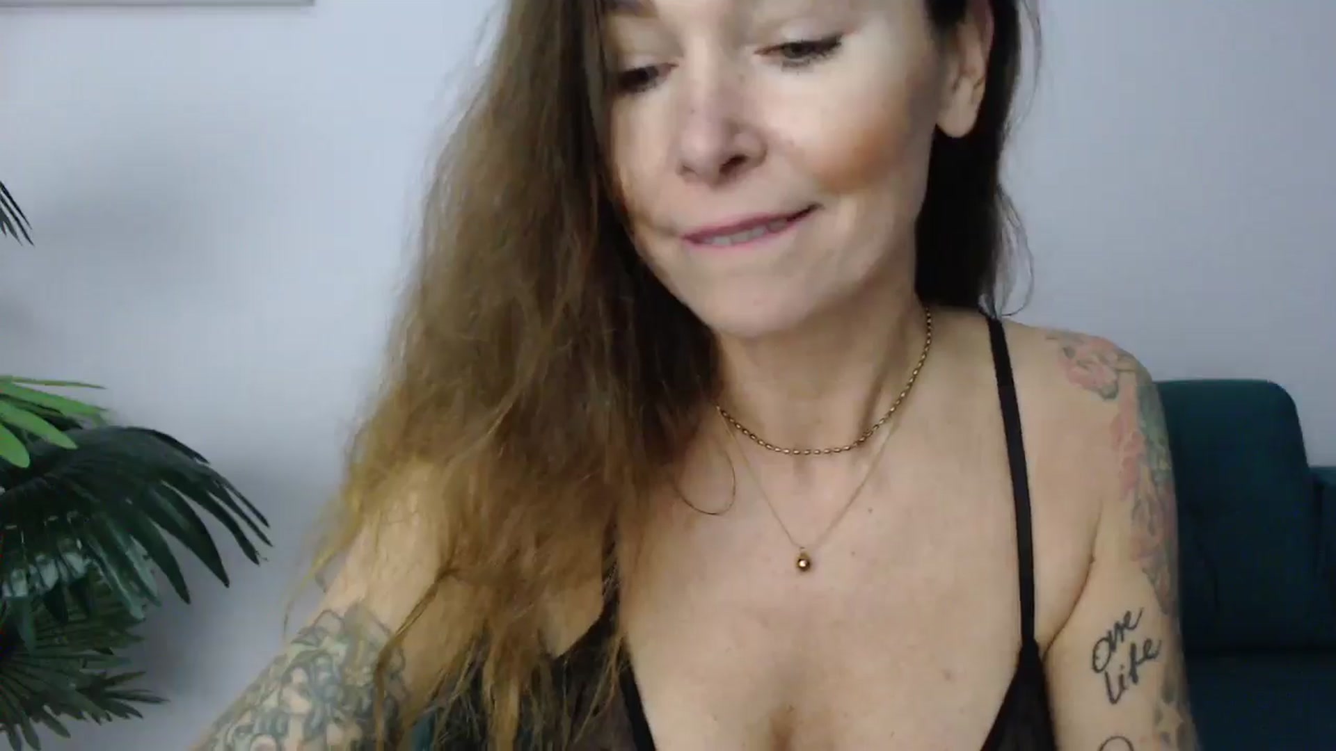 Gallery image thumbnail from Delilah_sweet's myfreecams stream on, 11/04/2024, 18:43 image 6 of 20