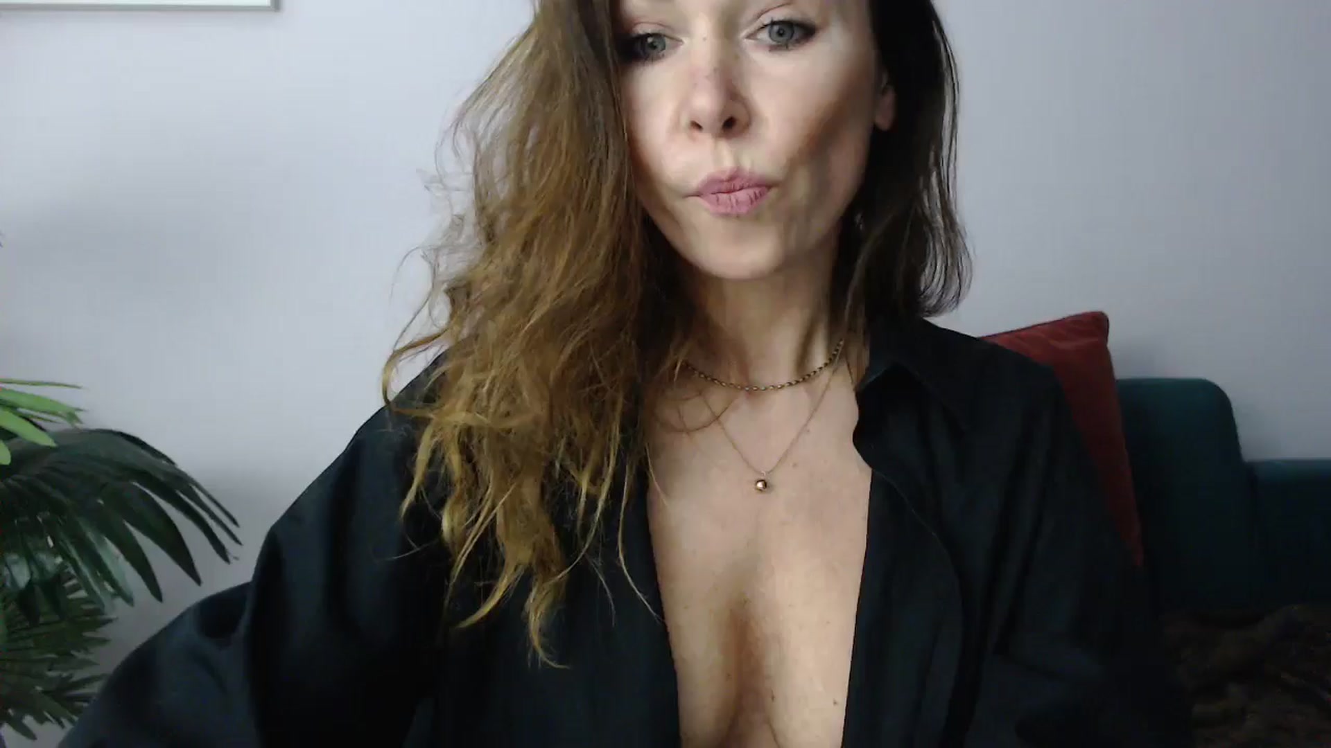 Gallery image thumbnail from Delilah_sweet's myfreecams stream on, 11/11/2024, 17:34 image 10 of 20