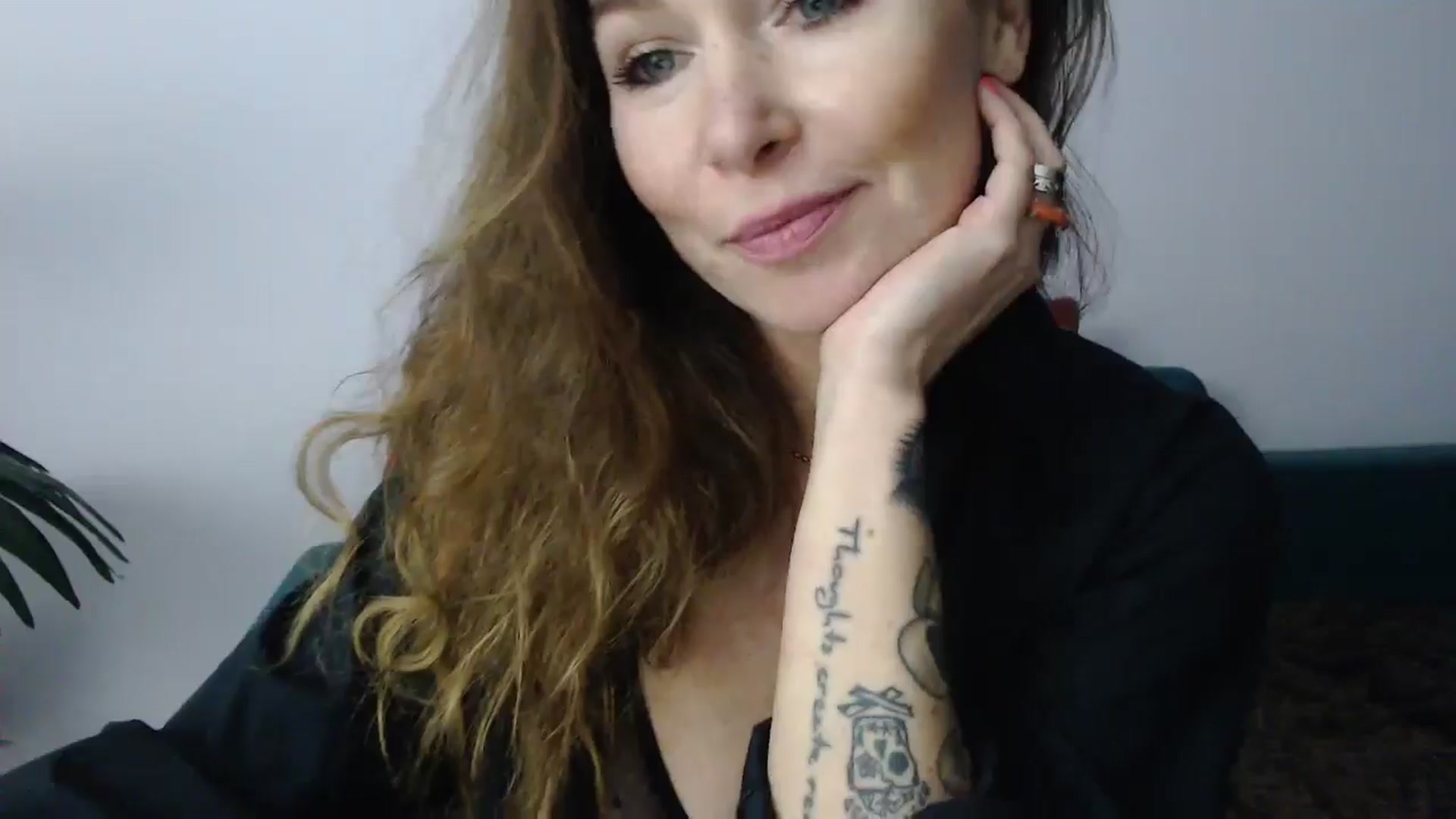 Gallery image thumbnail from Delilah_sweet's myfreecams stream on, 11/11/2024, 18:50 image 18 of 20