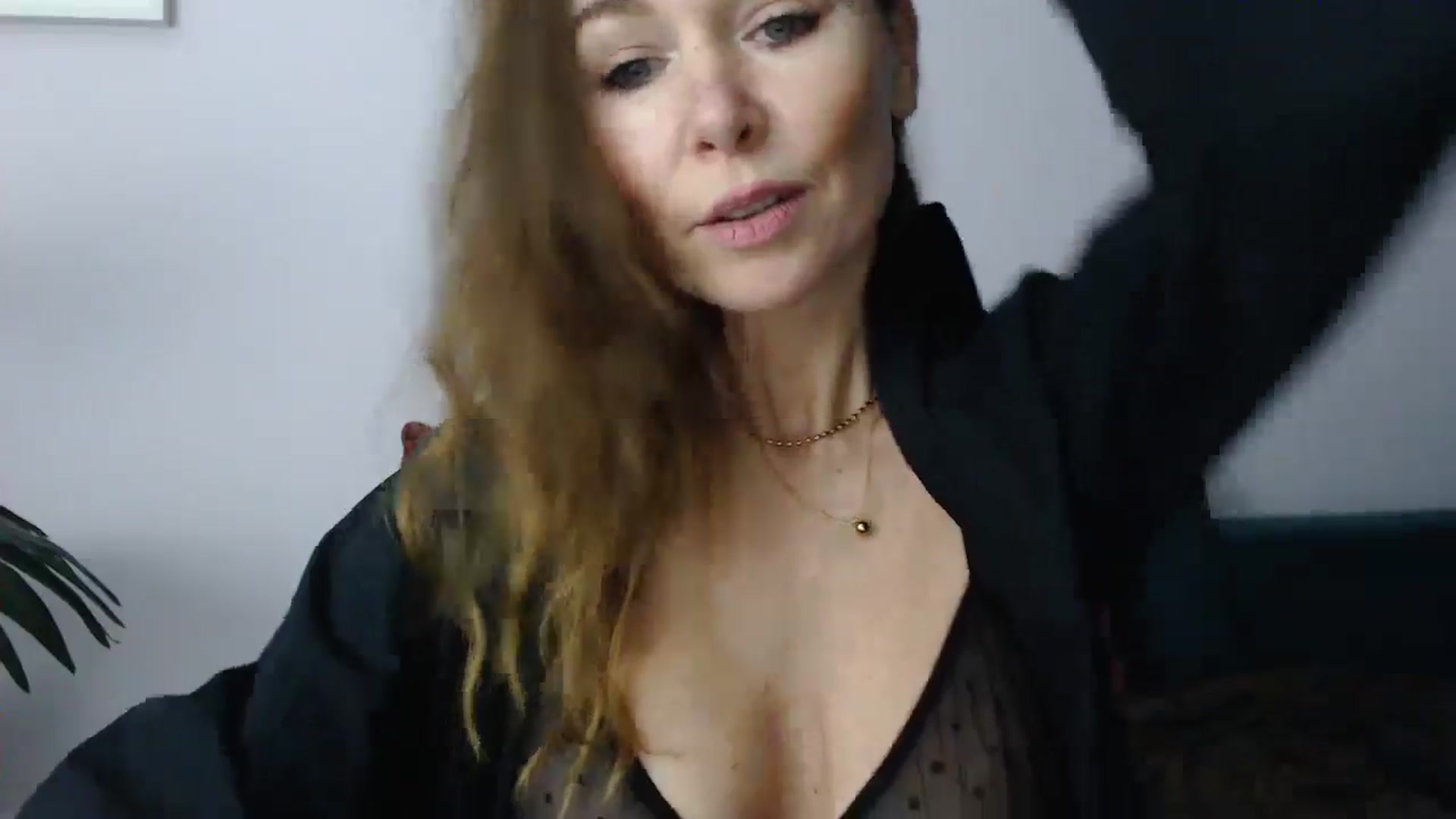 Gallery image thumbnail from Delilah_sweet's myfreecams stream on, 11/11/2024, 18:50 image 6 of 20