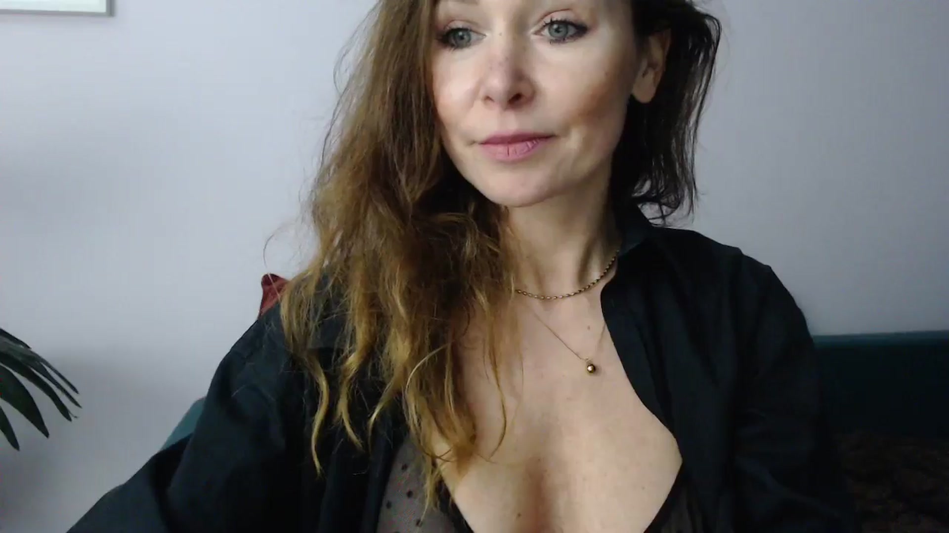 Gallery image thumbnail from Delilah_sweet's myfreecams stream on, 11/11/2024, 18:50 image 9 of 20