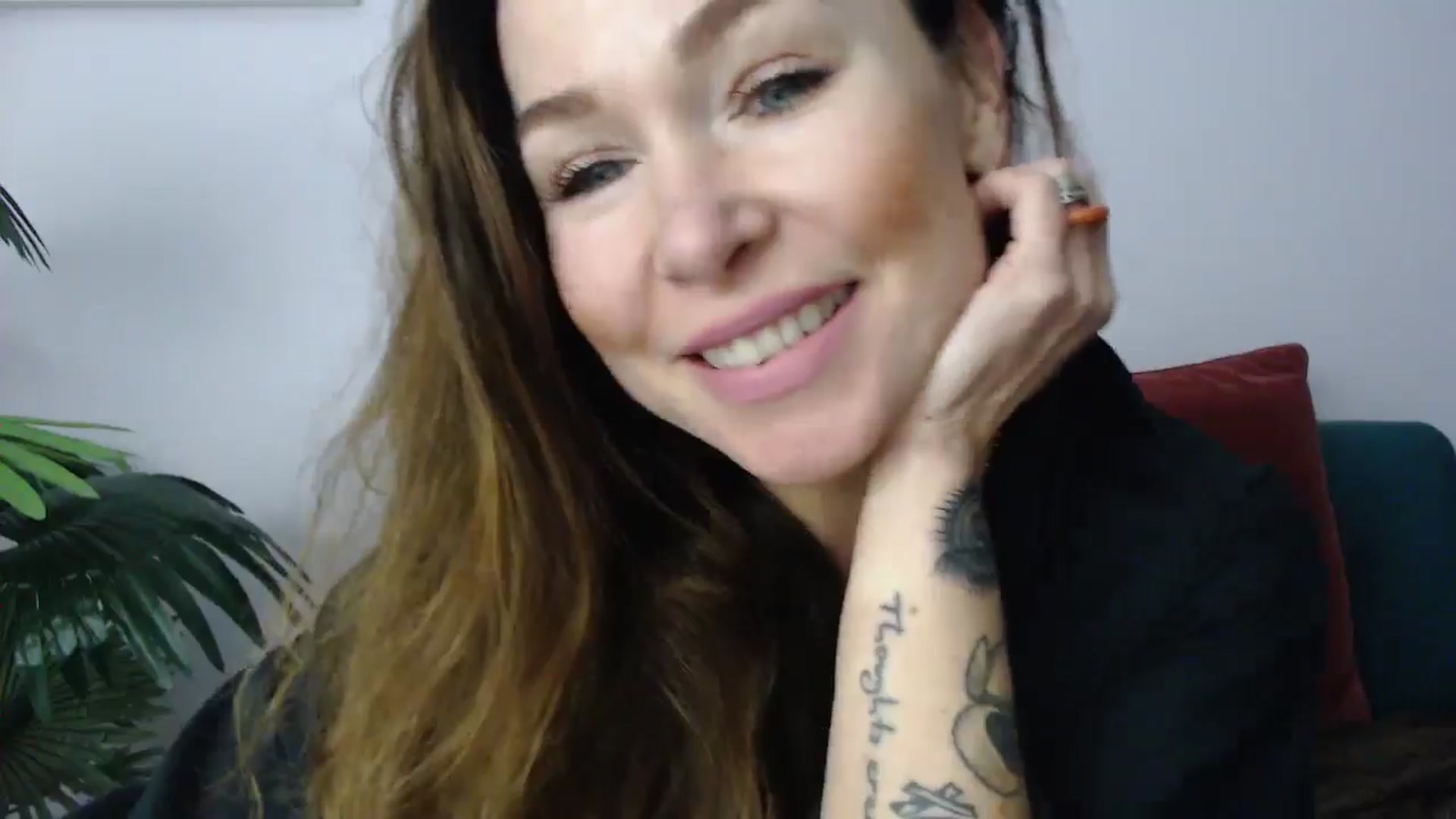 Gallery image thumbnail from Delilah_sweet's myfreecams stream on, 11/12/2024, 18:20 image 14 of 20