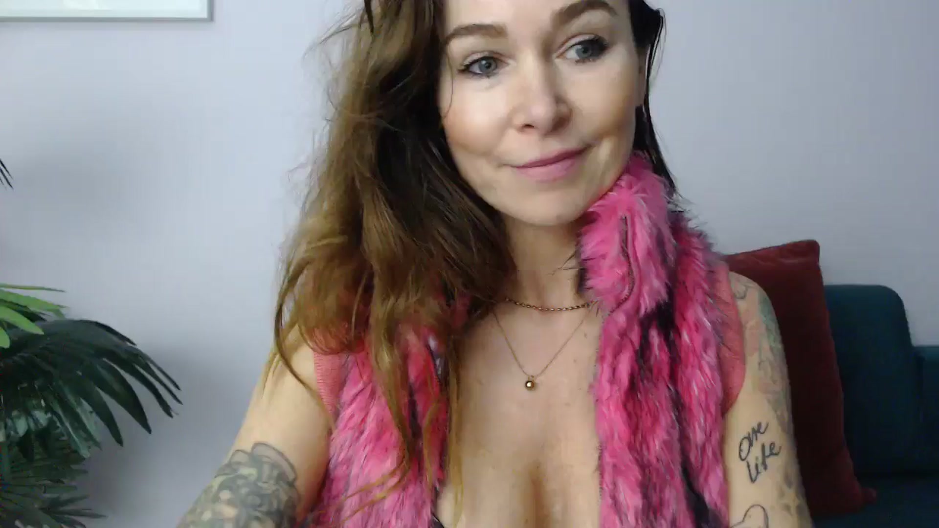 Gallery image thumbnail from Delilah_sweet's myfreecams stream on, 11/18/2024, 17:12 image 10 of 20