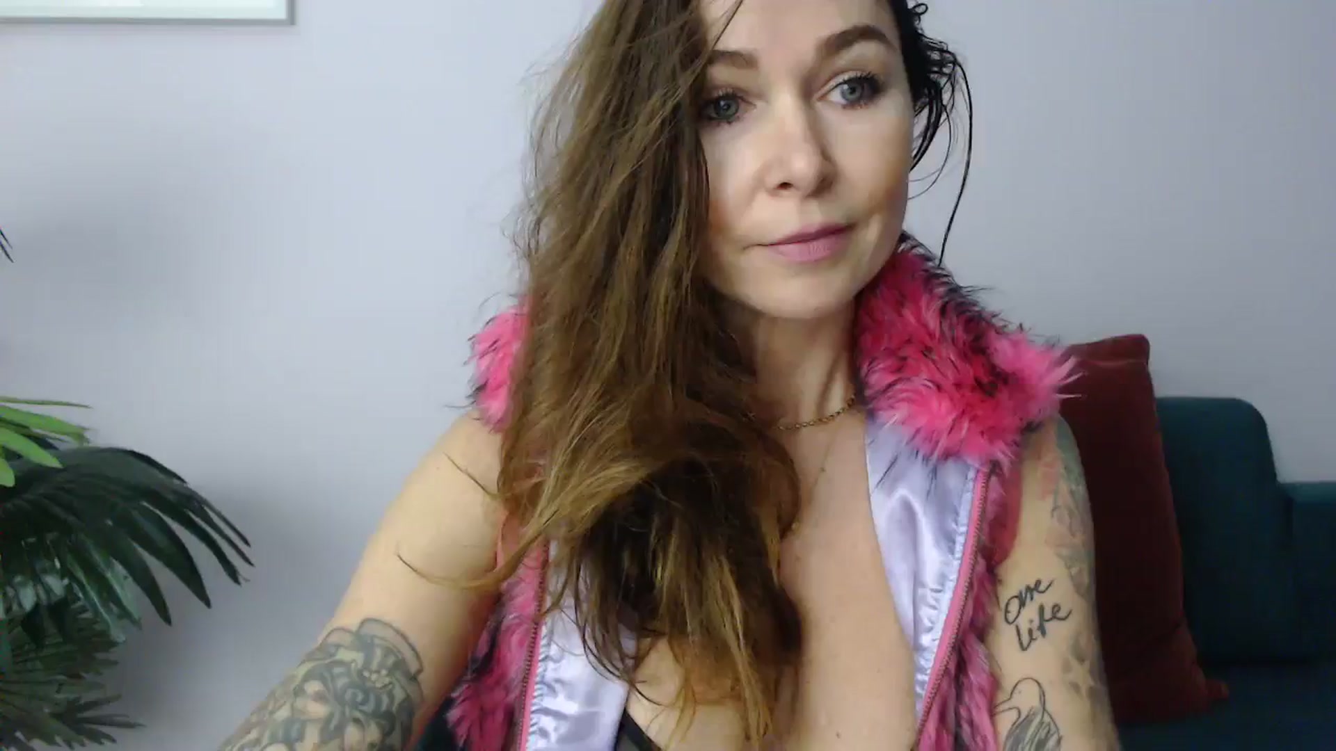 Gallery image thumbnail from Delilah_sweet's myfreecams stream on, 11/18/2024, 17:12 image 15 of 20