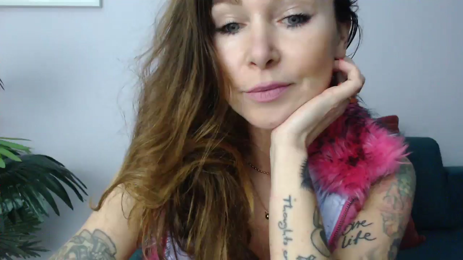 Gallery image thumbnail from Delilah_sweet's myfreecams stream on, 11/18/2024, 17:12 image 13 of 20