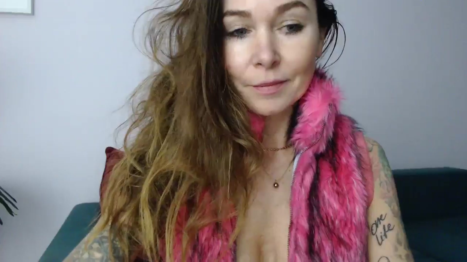 Gallery image thumbnail from Delilah_sweet's myfreecams stream on, 11/18/2024, 19:16 image 13 of 20