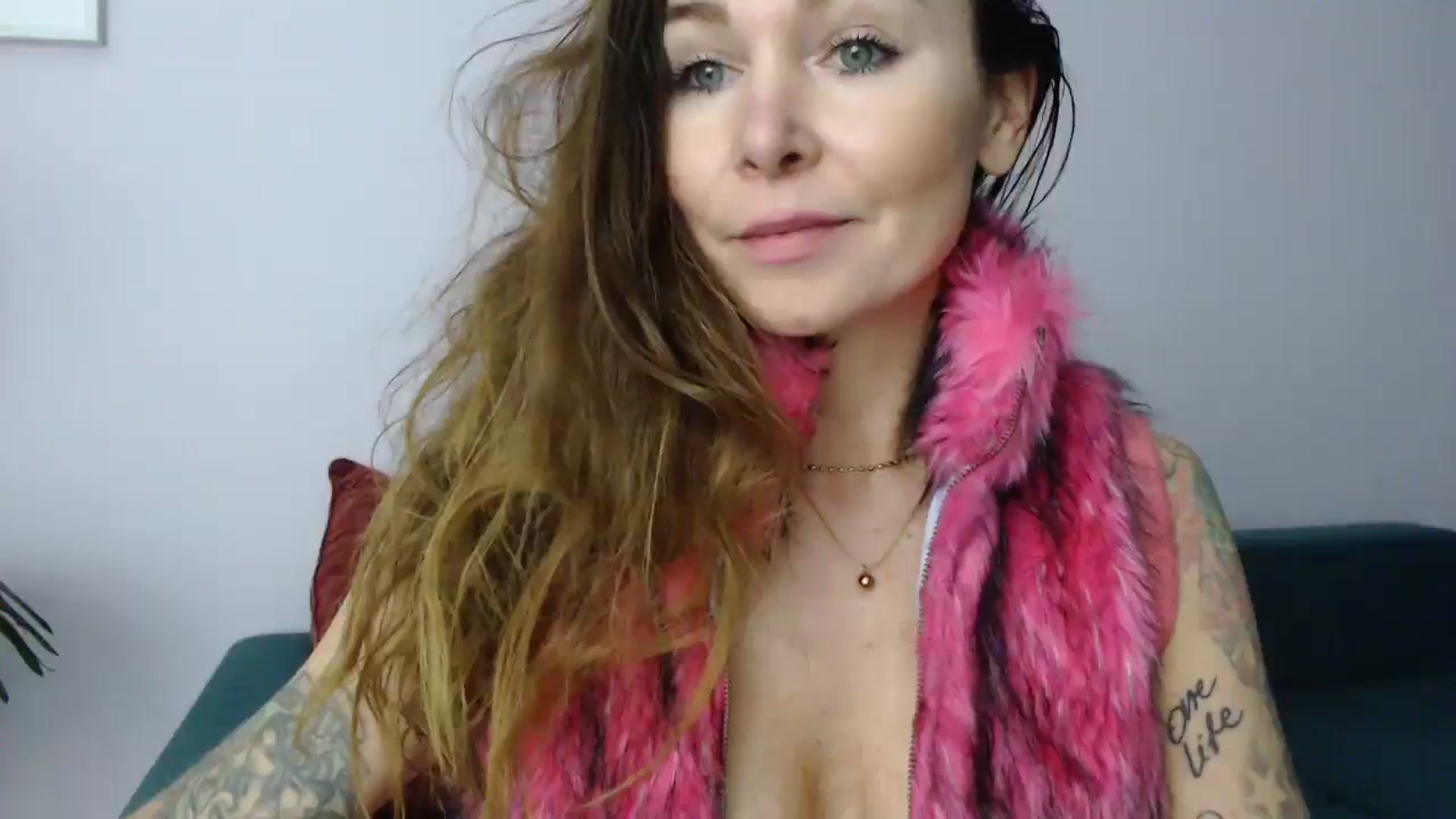 Gallery image thumbnail from Delilah_sweet's myfreecams stream on, 11/18/2024, 19:16 image 14 of 20