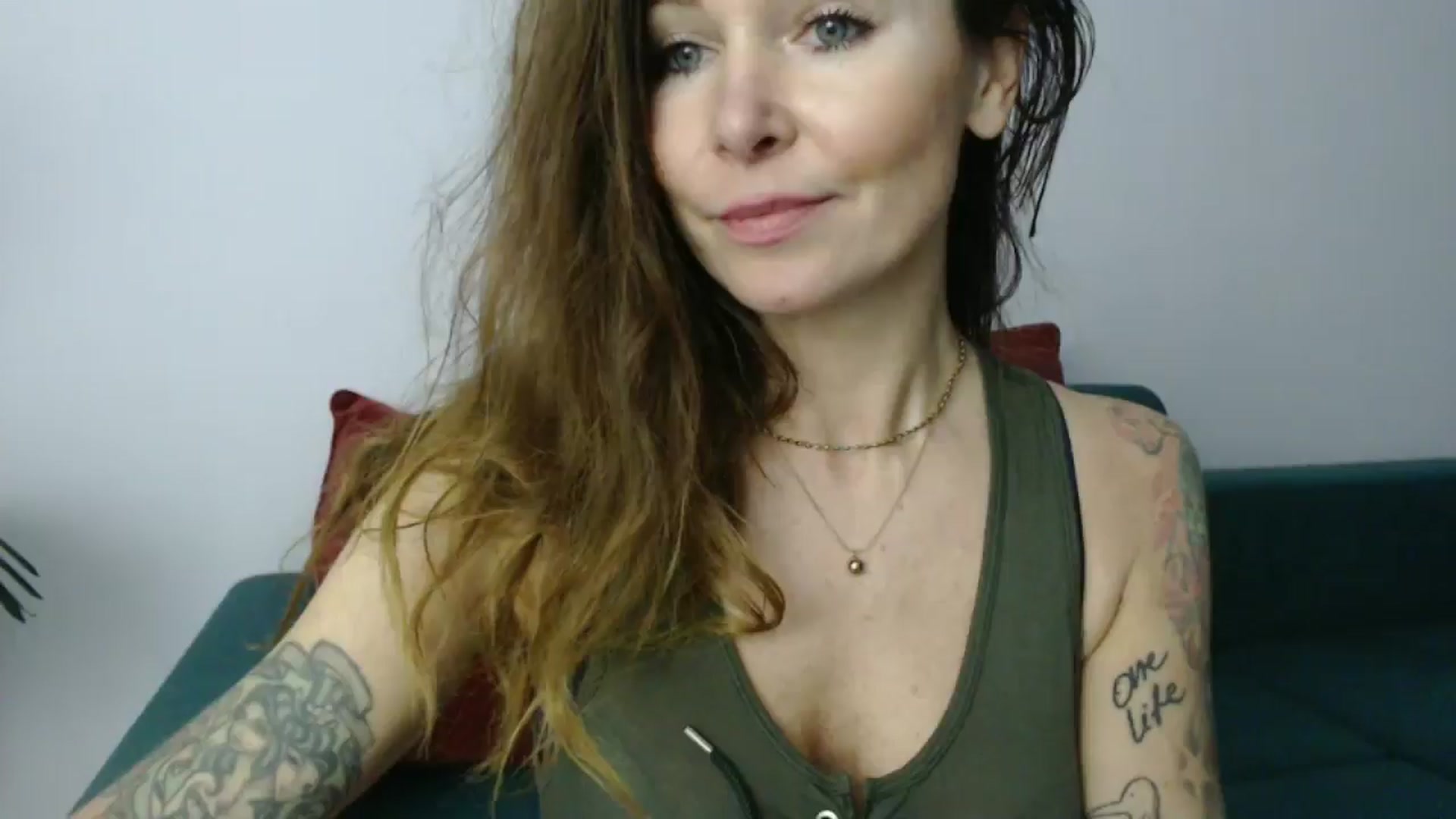 Gallery image thumbnail from Delilah_sweet's myfreecams stream on, 11/18/2024, 19:53 image 15 of 20