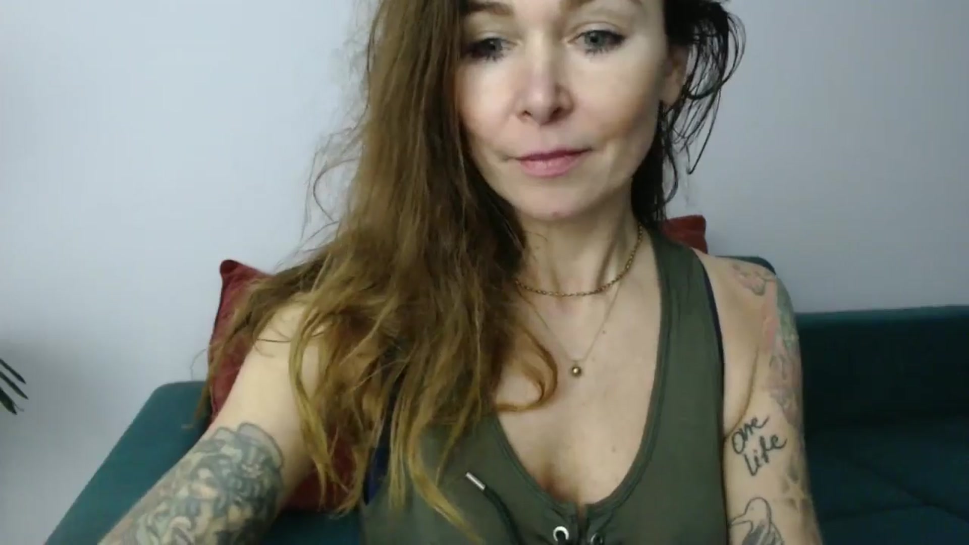 Gallery image thumbnail from Delilah_sweet's myfreecams stream on, 11/18/2024, 19:53 image 17 of 20