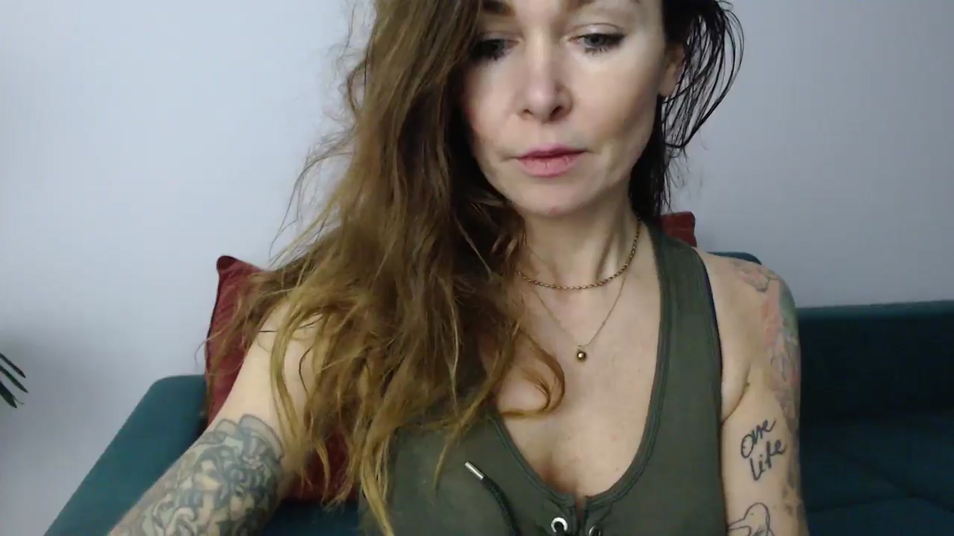 Gallery image thumbnail from Delilah_sweet's myfreecams stream on, 11/18/2024, 19:53 image 19 of 20