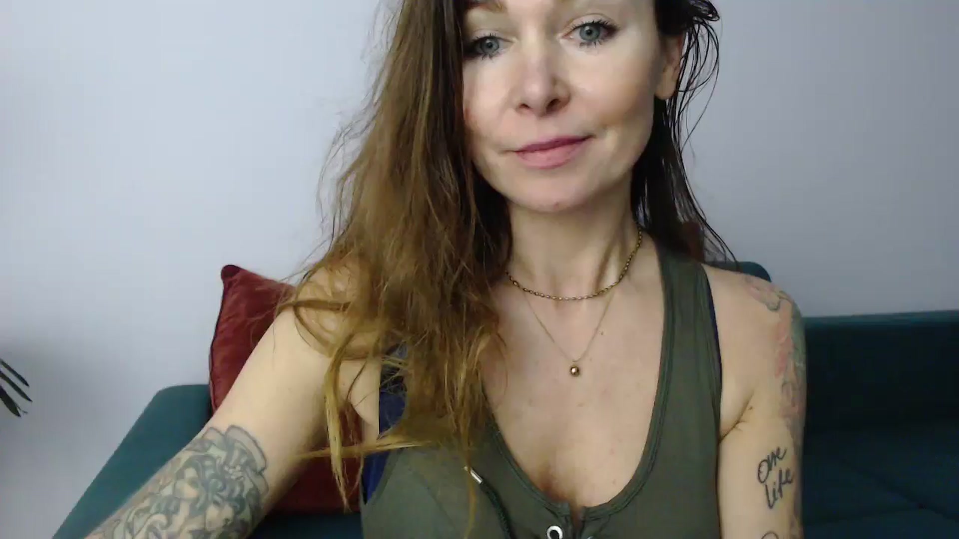 Gallery image thumbnail from Delilah_sweet's myfreecams stream on, 11/18/2024, 19:53 image 10 of 20