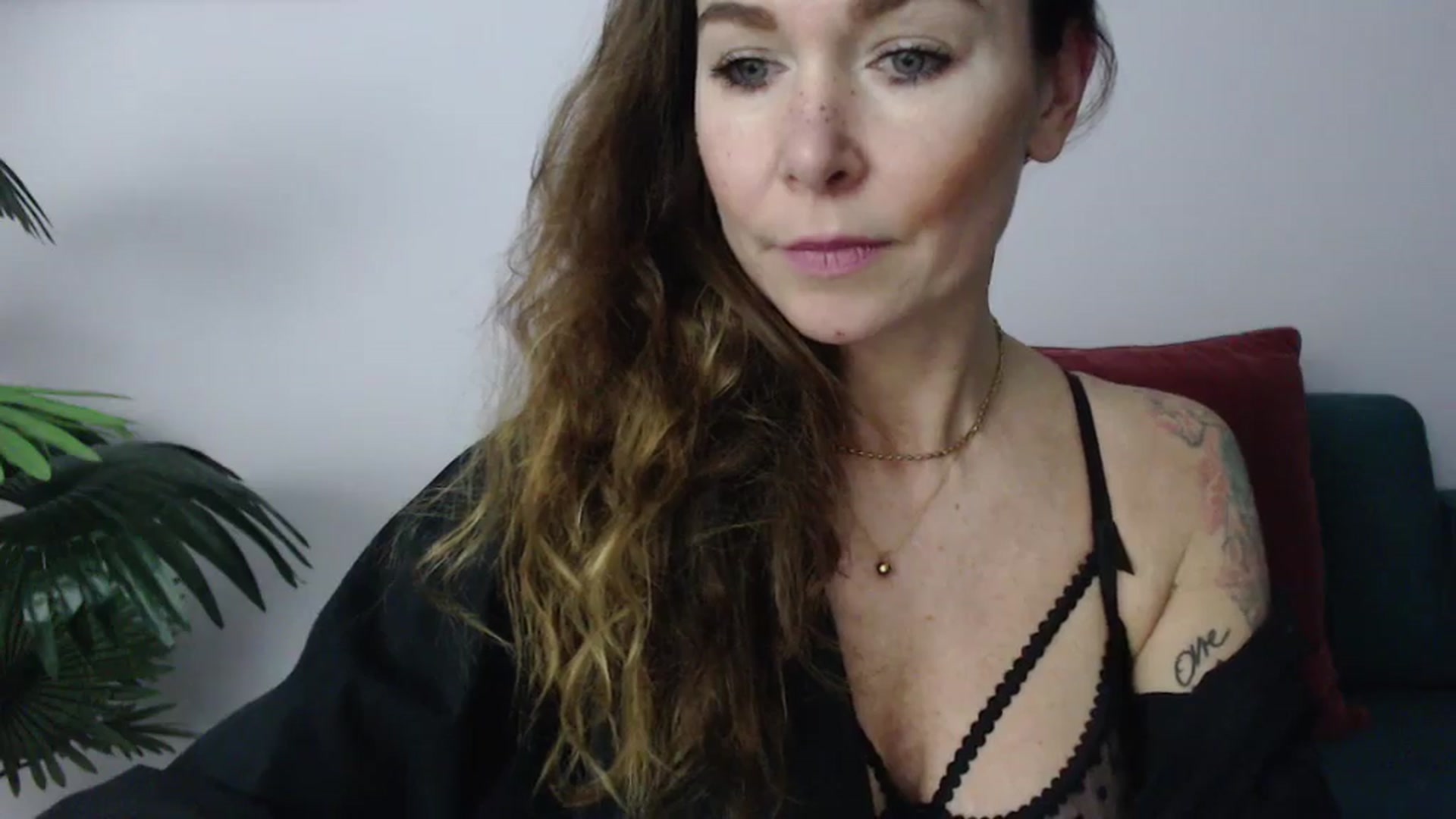 Gallery image thumbnail from Delilah_sweet's myfreecams stream on, 11/20/2024, 17:56 image 15 of 20