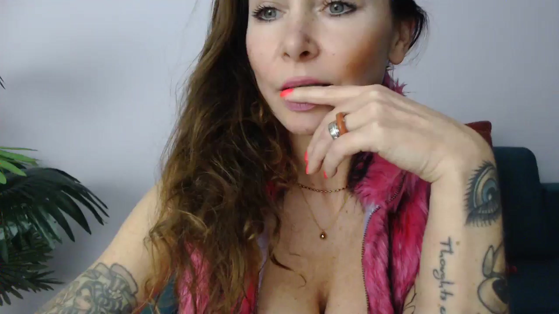 Gallery image thumbnail from Delilah_sweet's myfreecams stream on, 11/21/2024, 15:37 image 10 of 20
